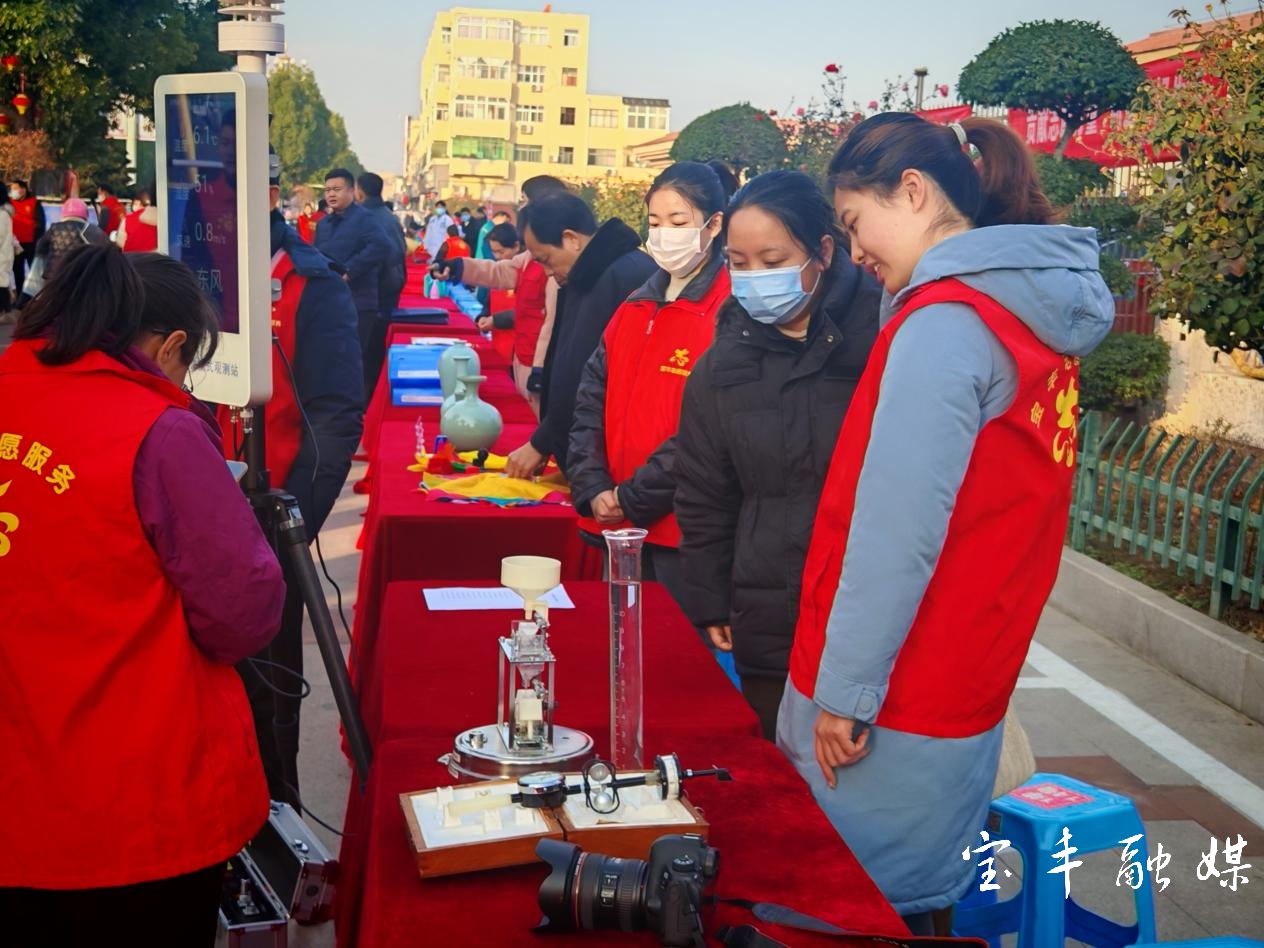 "撒播科学种子 助力文明建设" —宝丰县科协开展志愿活动