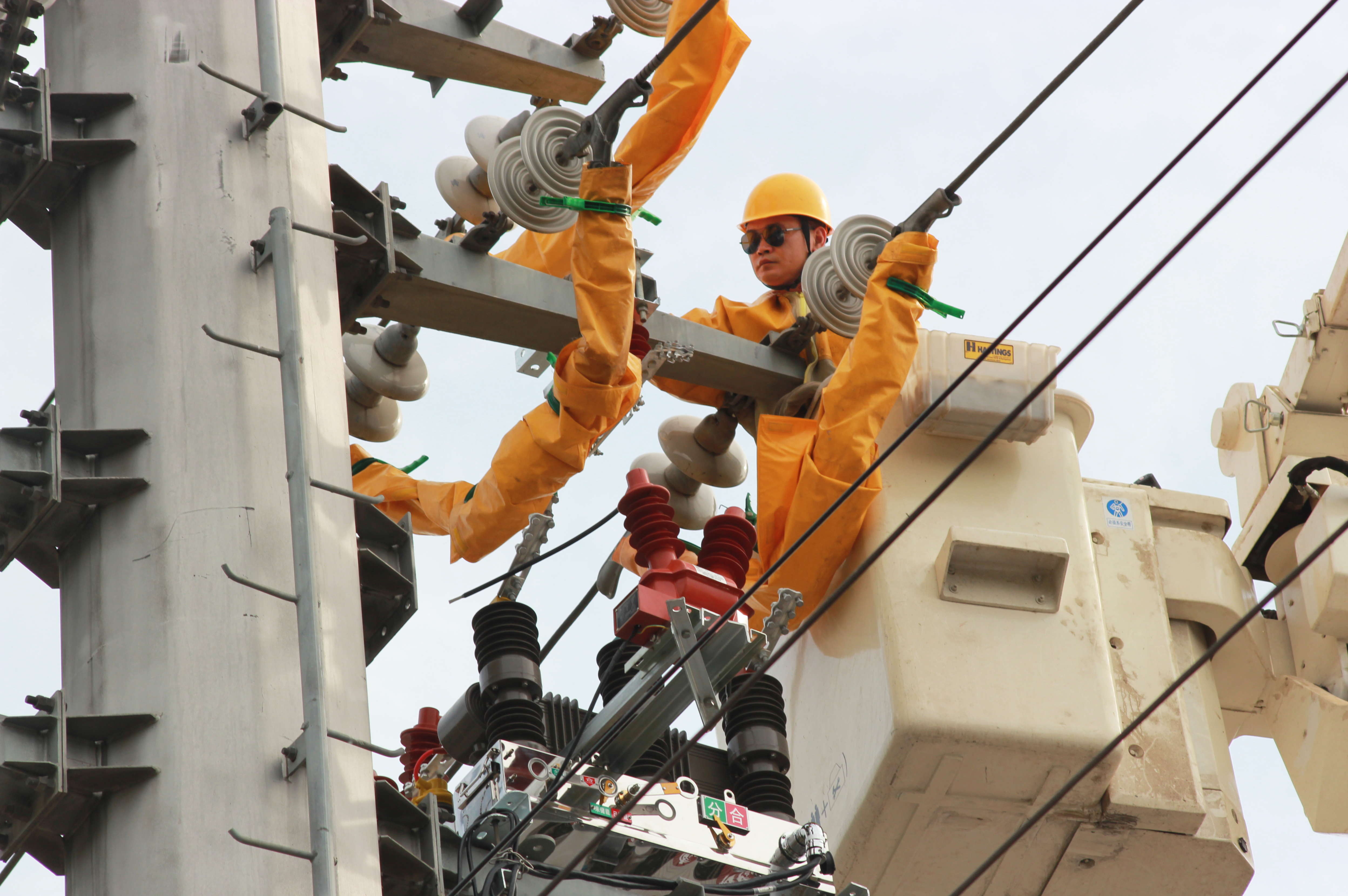 河南长葛发挥不停电作业优势助力配网可靠供电