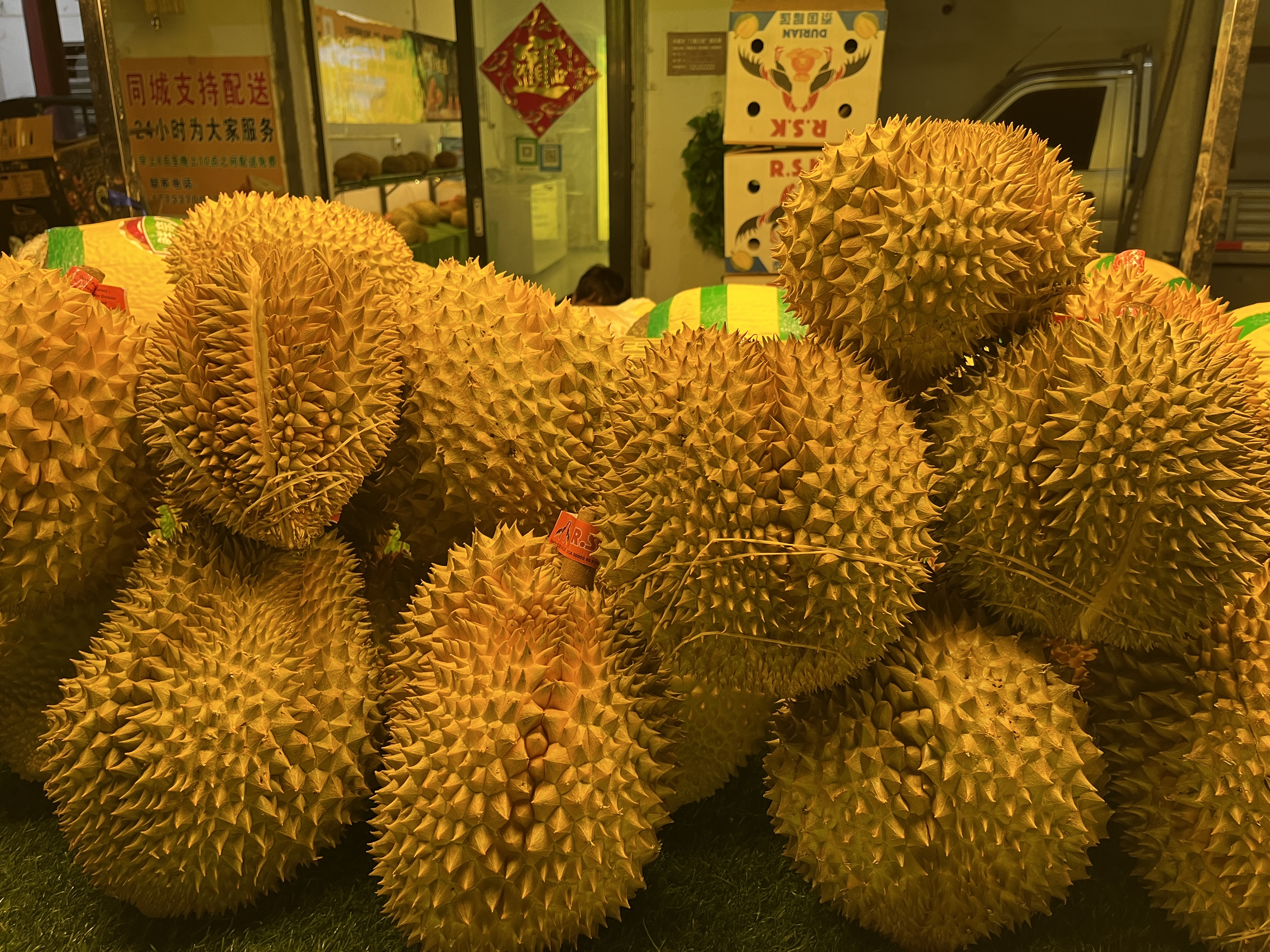 长葛"榴莲哥"摆摊仨月开新店!