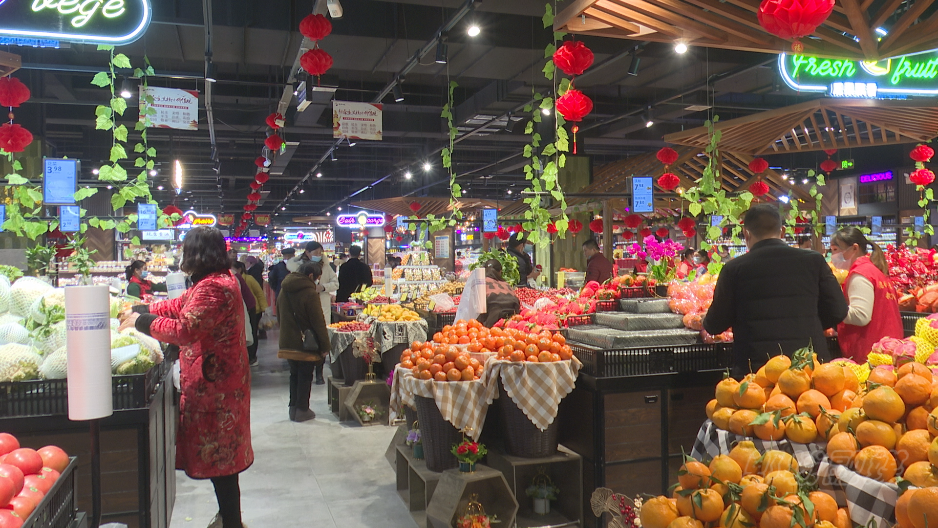 首页>云上河南>正文>连日来,郸城县各大商超一派热闹景象,面对日渐
