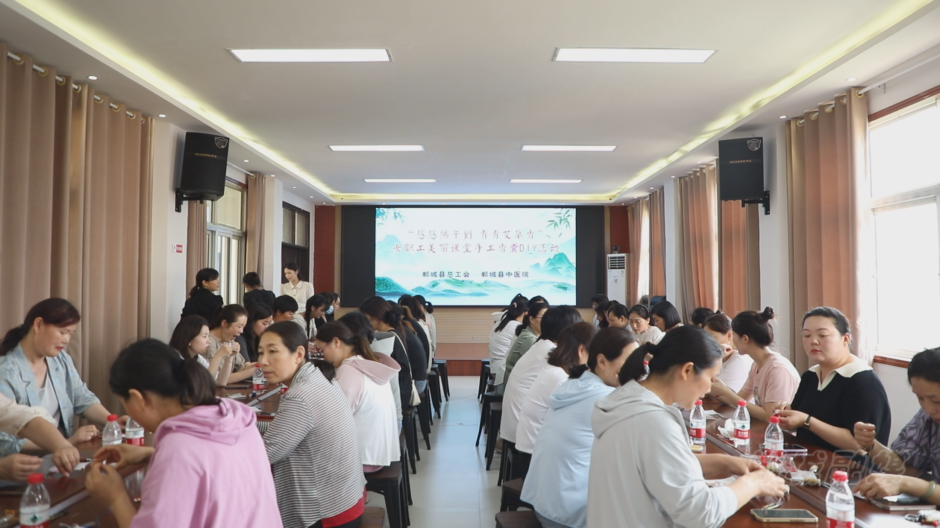 郸城县浓情过端午巧手做香包