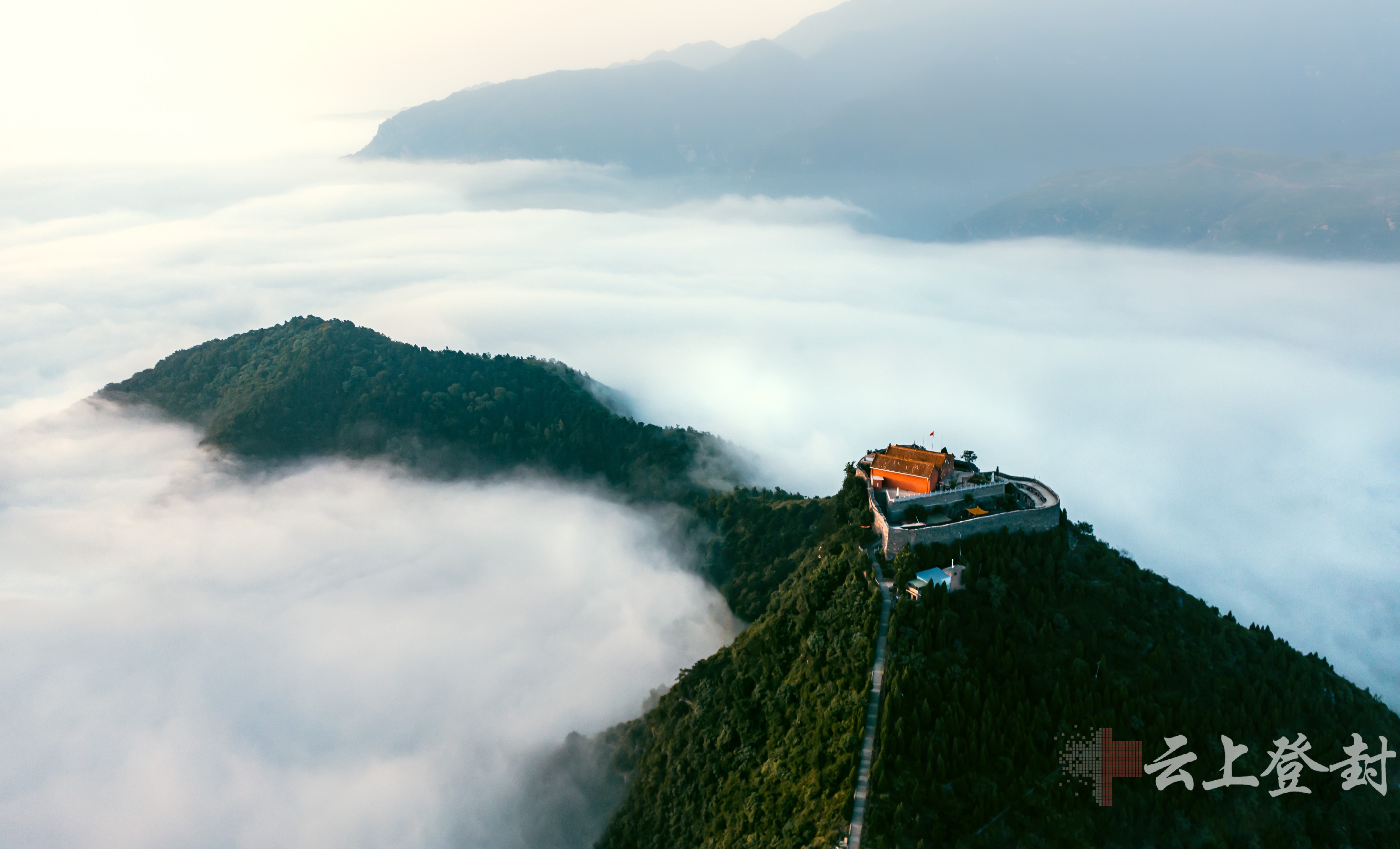 中岳嵩山全景图片