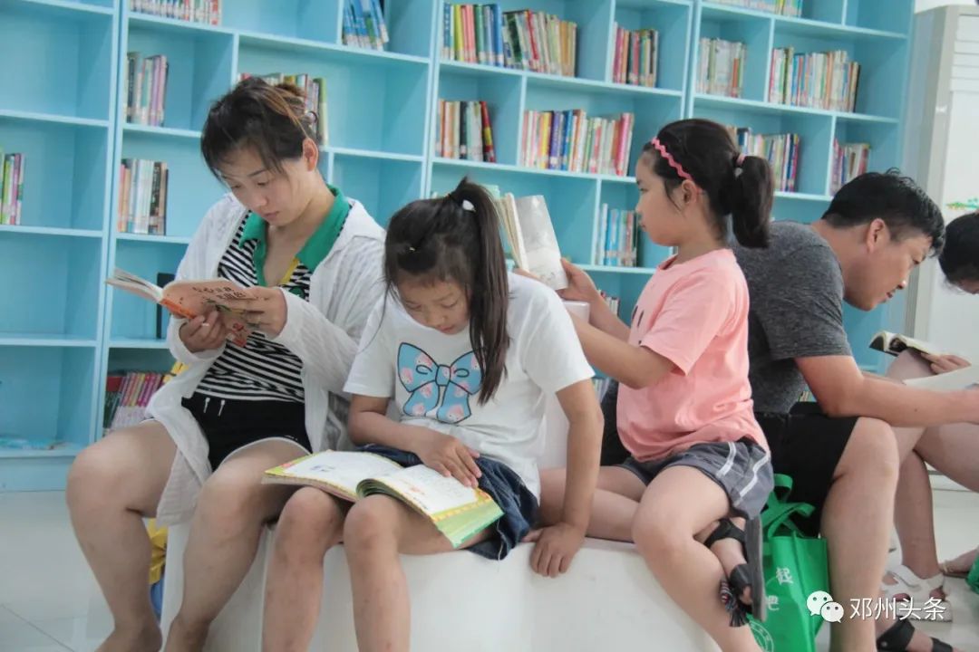 邓州市图书馆里的书香暑假