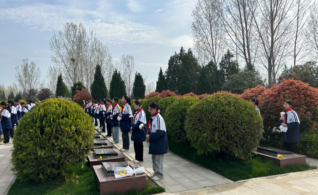 方城县实验初中开展"清明祭英烈"活动-大象网
