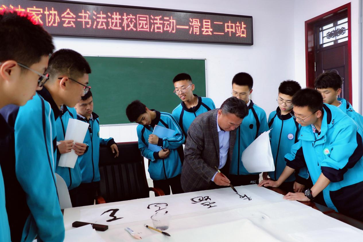 滑县第二高级中学传承中华文化翰墨飘香校园