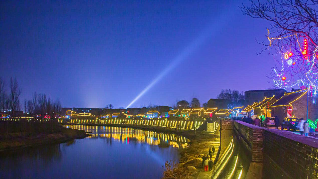 您可以漫步滑县运河畔,感受古老的水运文化和历史的厚重;游览古城区