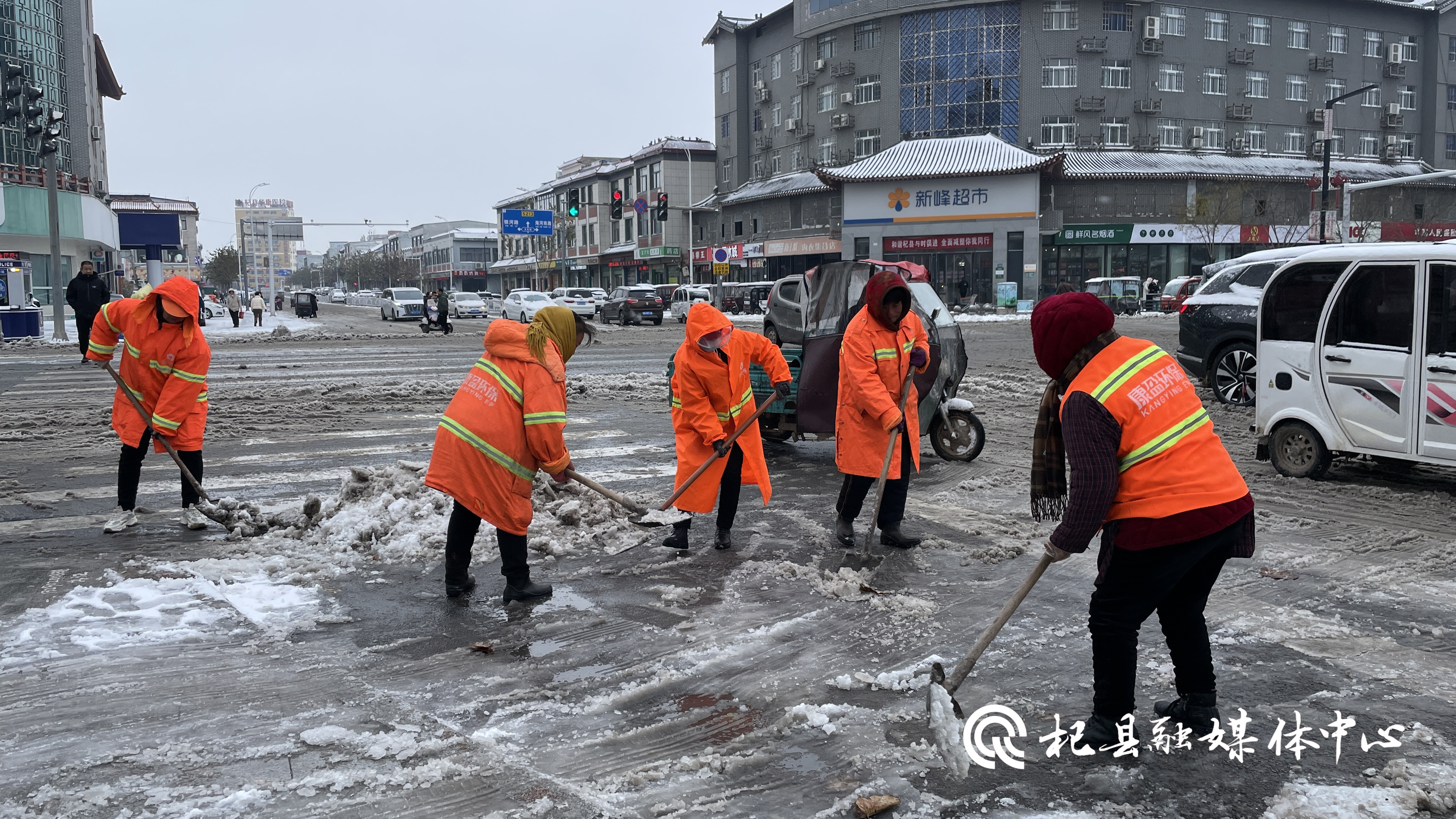 杞縣以雪為令齊出動清掃積雪保暢通