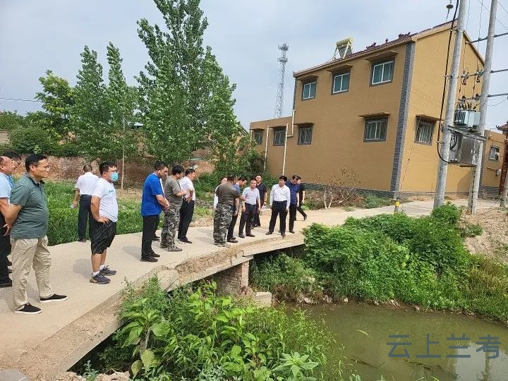 兰考县领导刘国飞刘九玲到谷营镇检查指导防汛应急工作