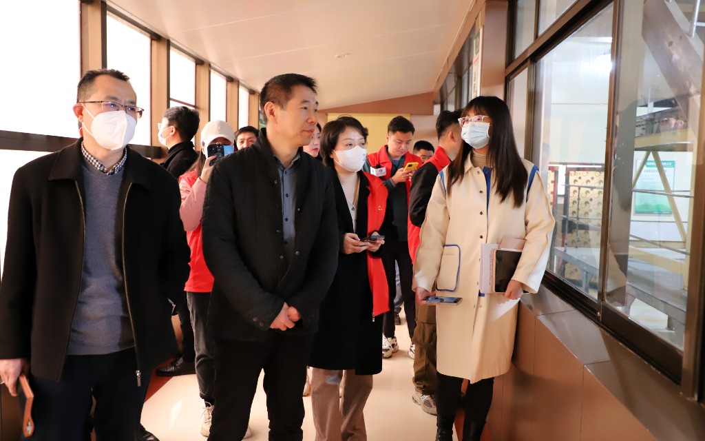 多家农媒总编带队到临颍县南街村采访报道