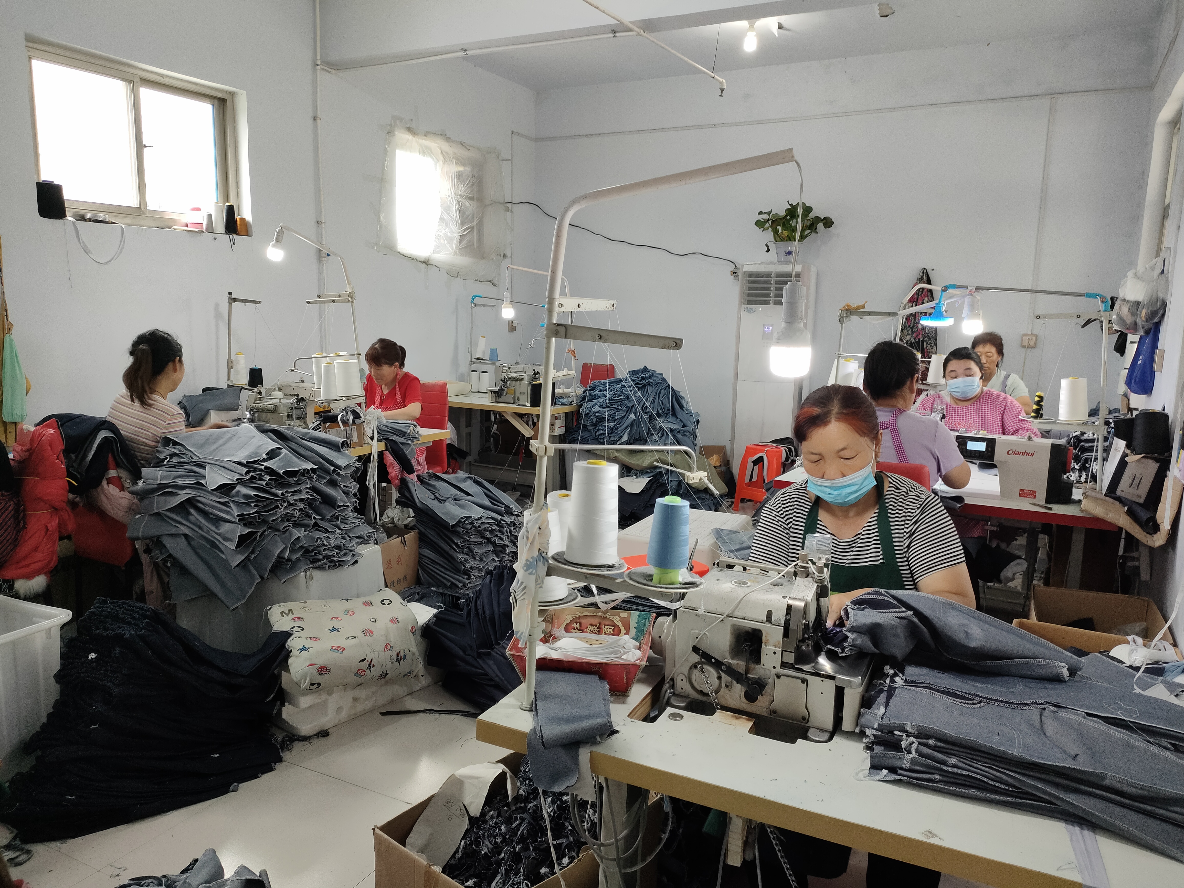 林州市东岗镇举办第三届缝纫工技能大赛