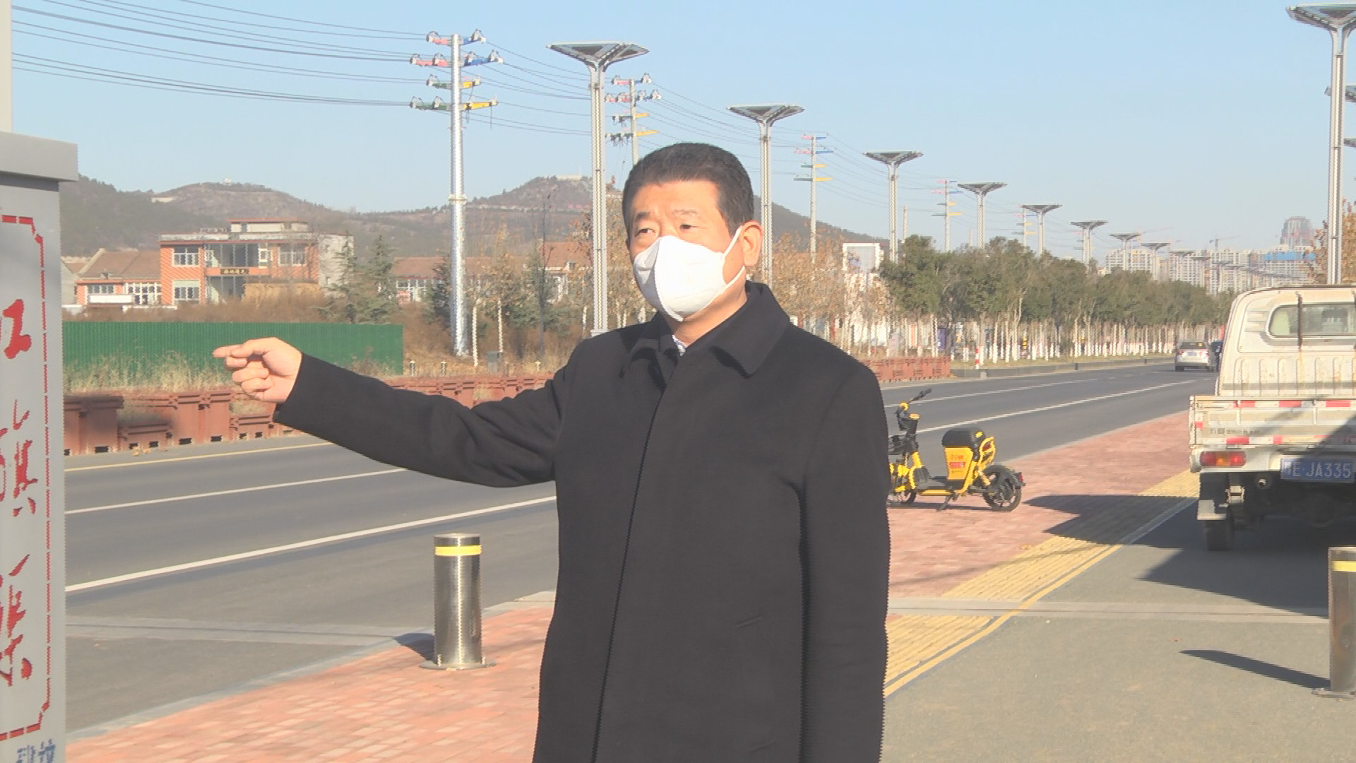 首页>云上河南>正文>王宝玉一行沿桃园河天平大道段徒步而行,实地察看