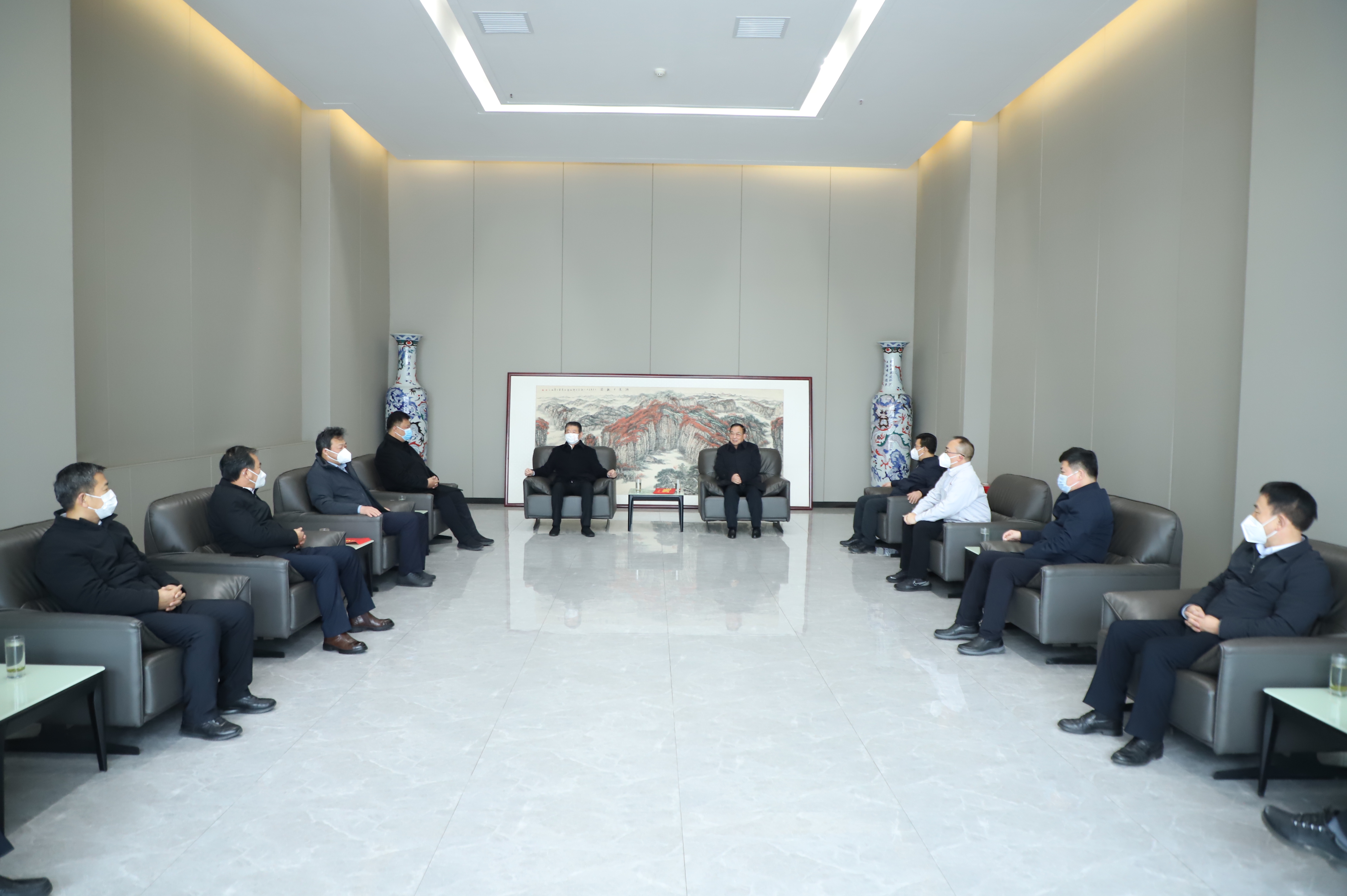 林州市委书记王宝玉带领市四个班子领导深入企业走访慰问