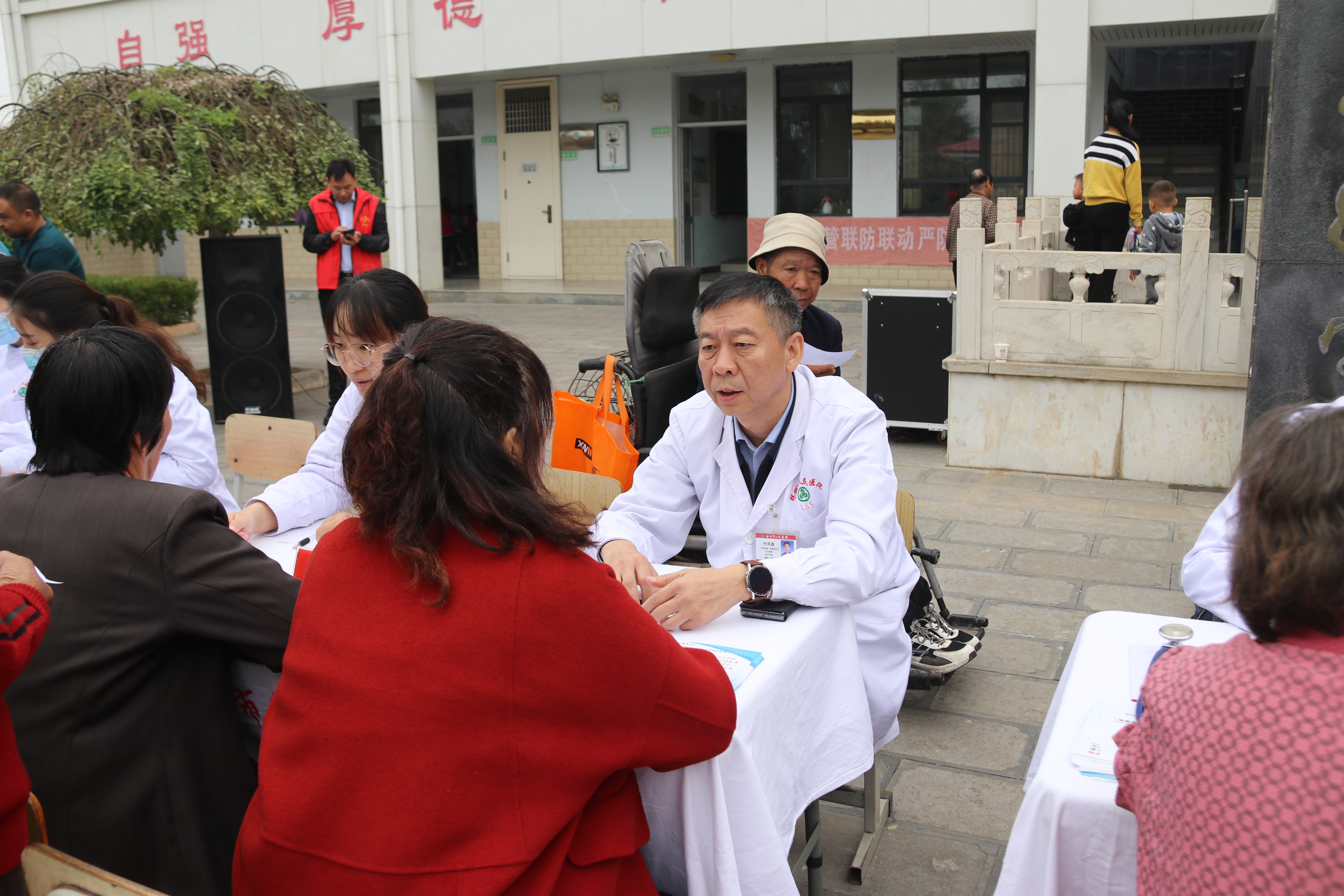 林州市人民医院开展重阳节义诊系列活动