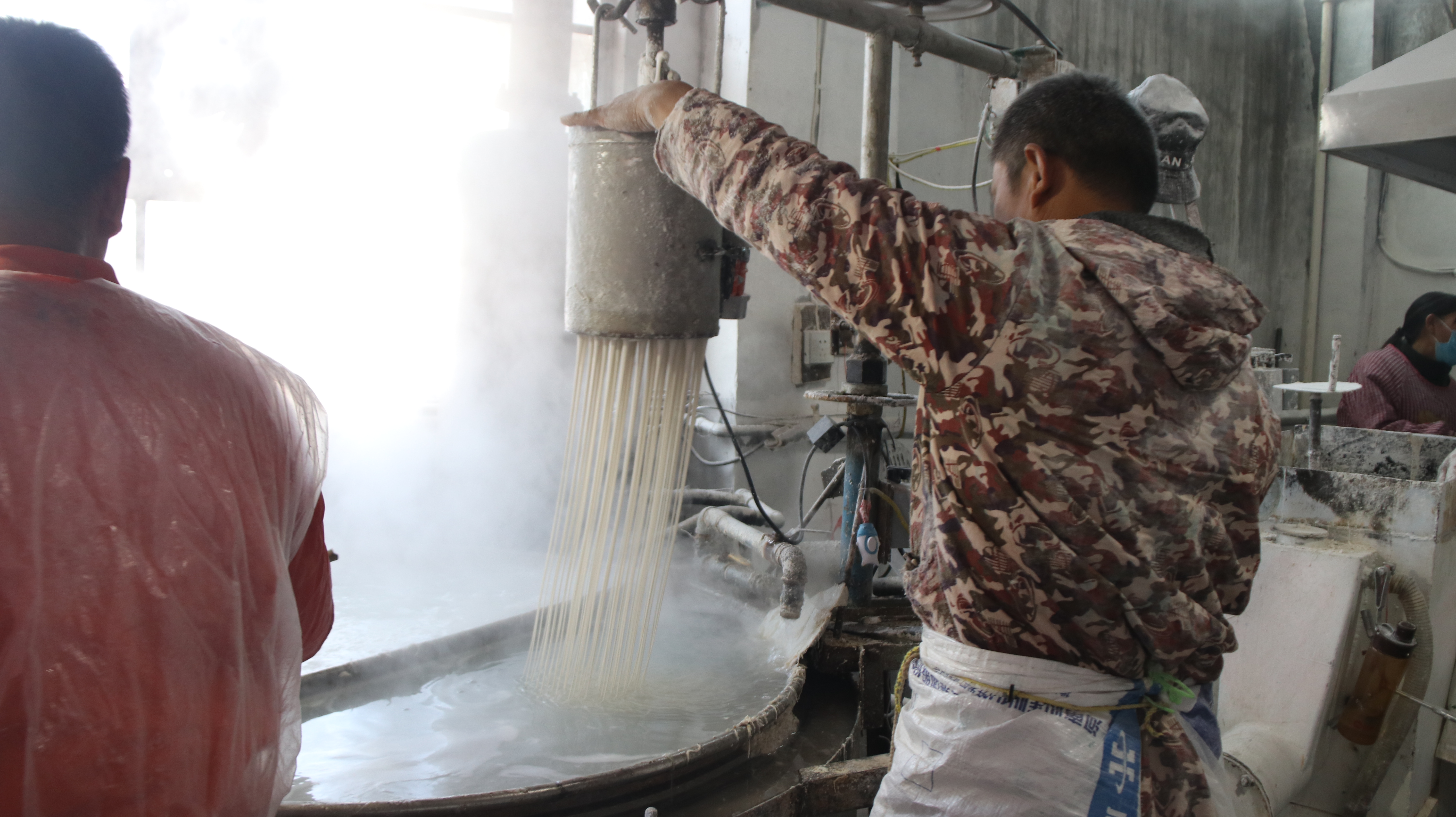 林州市姚村镇粉条加工忙群众喜开颜