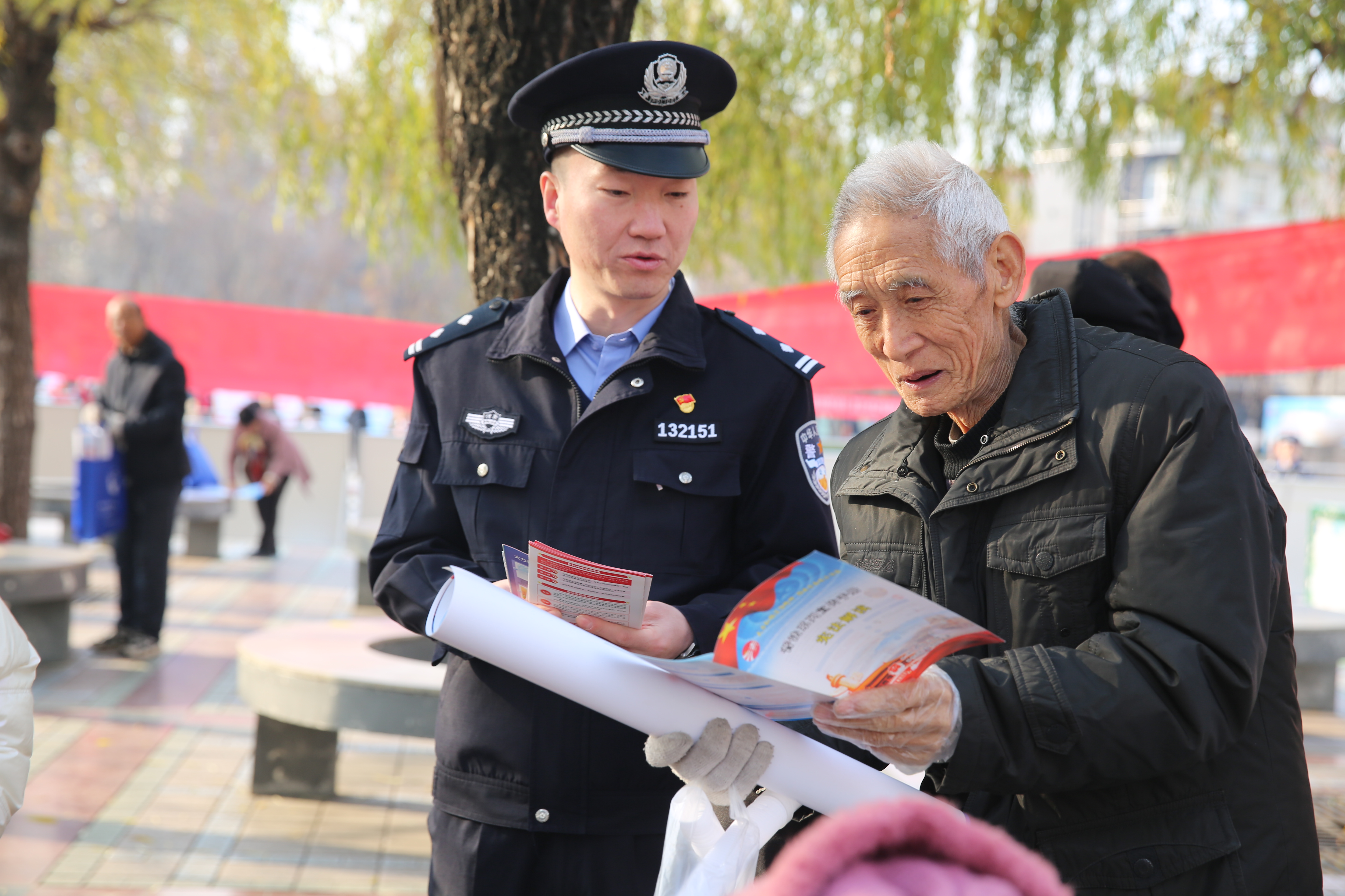 林州市公安局参加全市"12.4"国家宪法日宣传活动