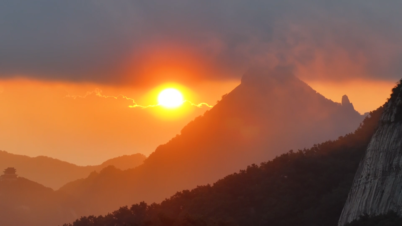 南召五朵山:夕阳如画醉人心