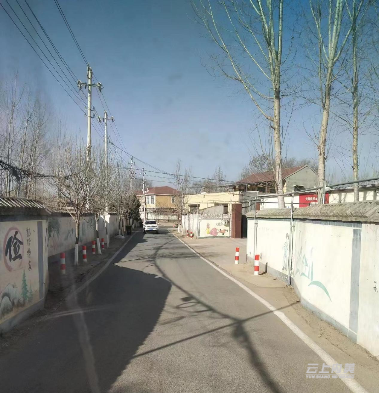 内黄县繁阳街道洒水降尘守蓝天干干净净迎新年