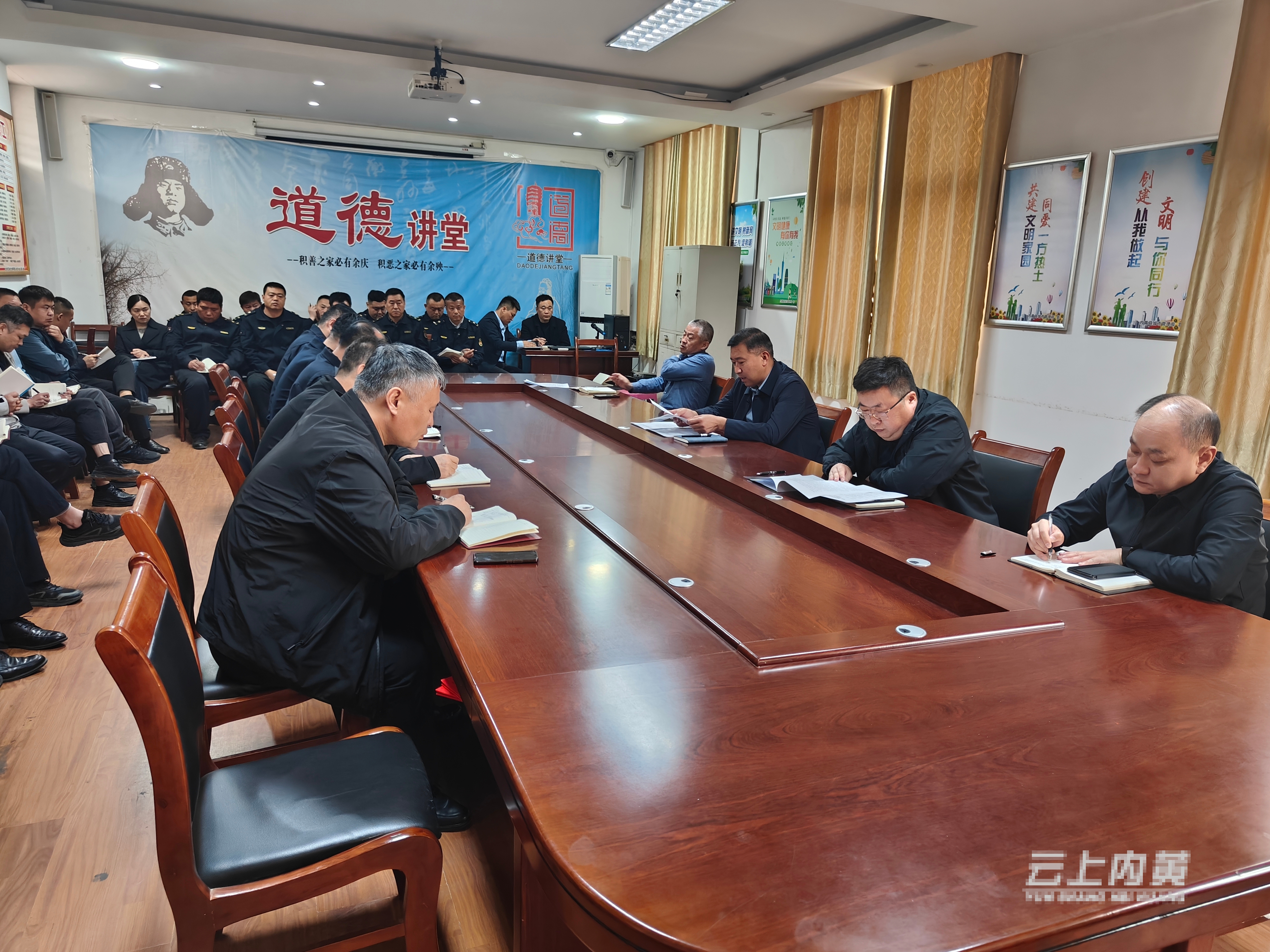 2365069951f7243b2516ae6efc454a3.jpg 2365069951f7243b2516ae6efc454a3.jpg