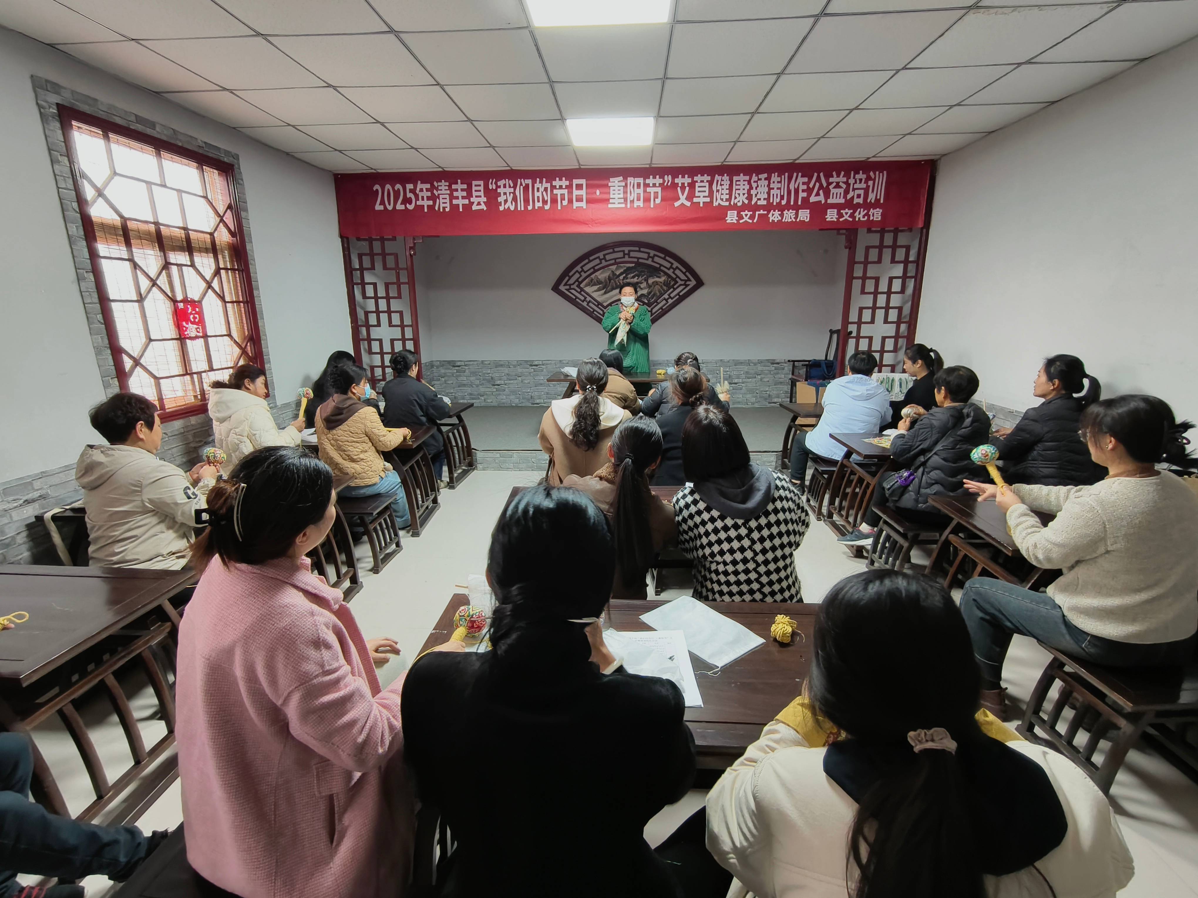 2025年“我们的节日·重阳节”艾草健康捶制作培训