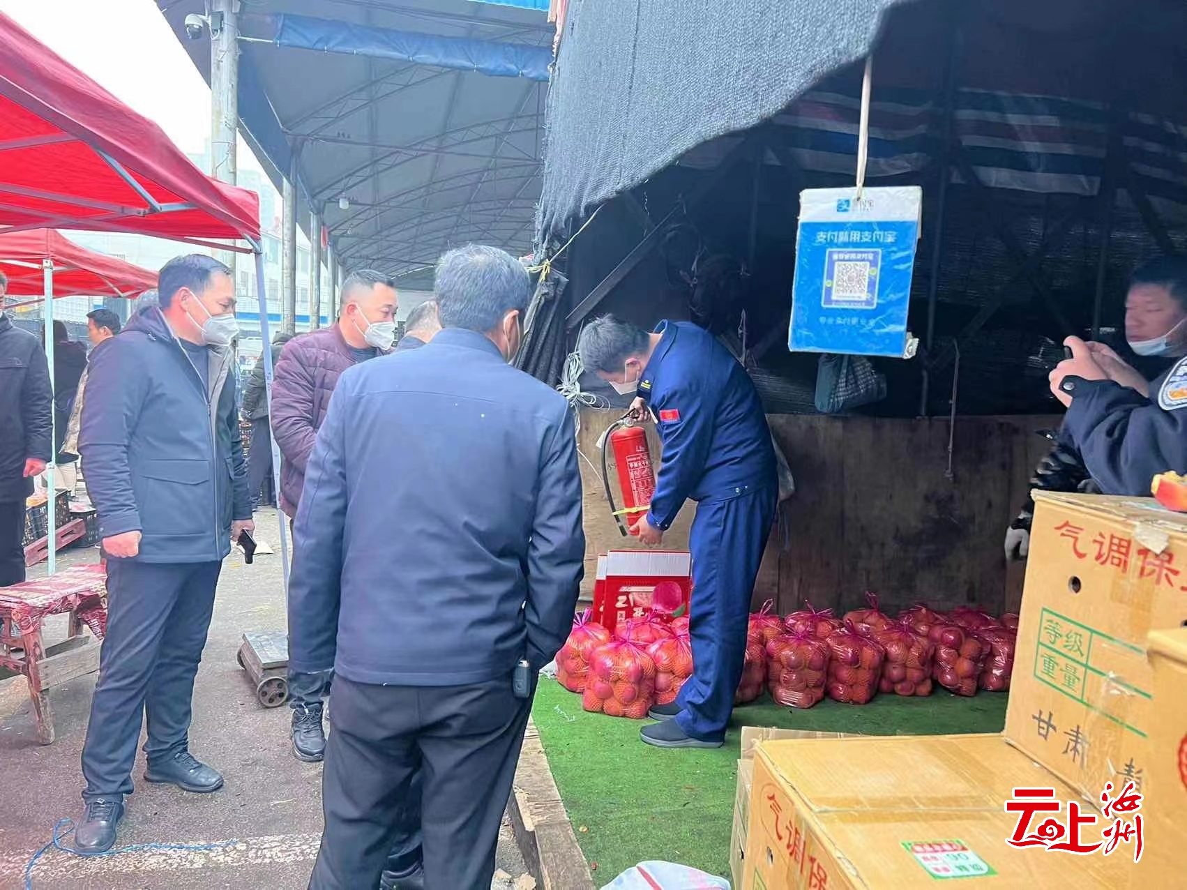 汝州市副市长公安局局长温卫杰带队对市场消防安全进行春节前检查调研