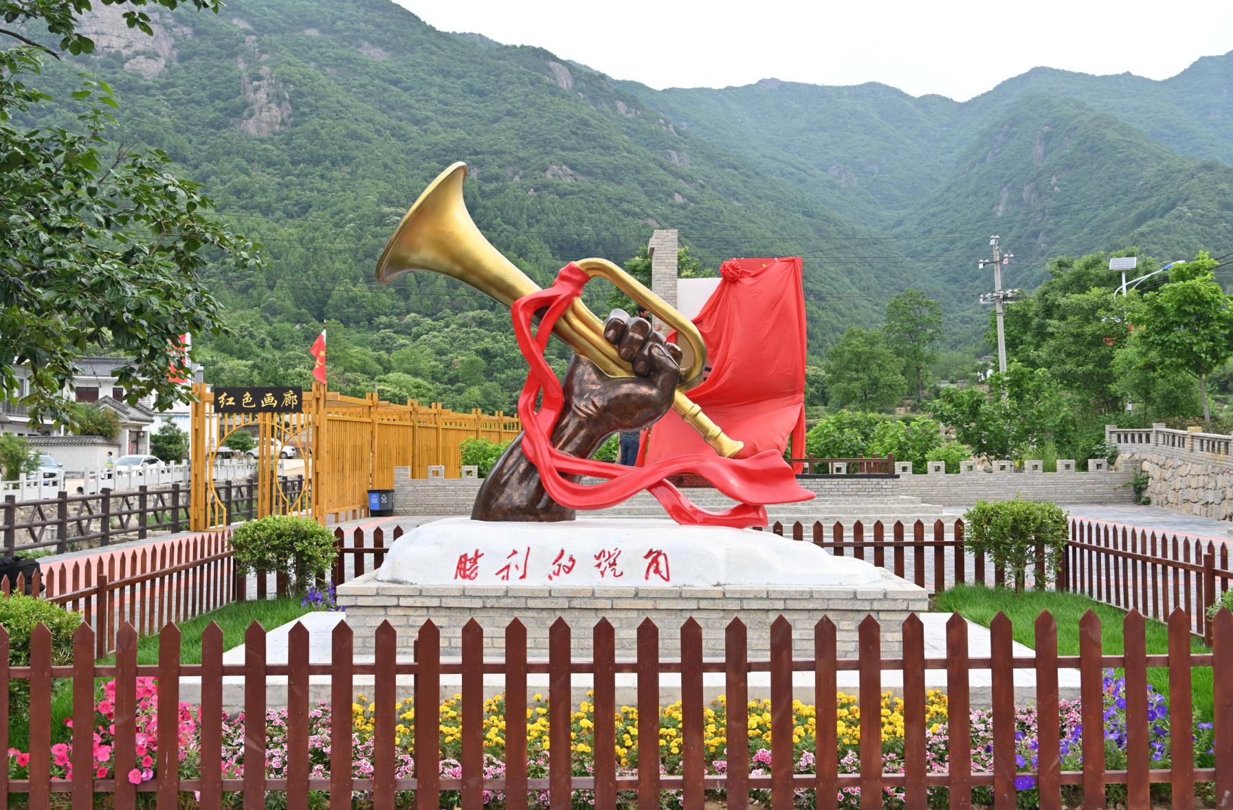 大中原红河南大型纪实摄影展在商城县里罗城开展