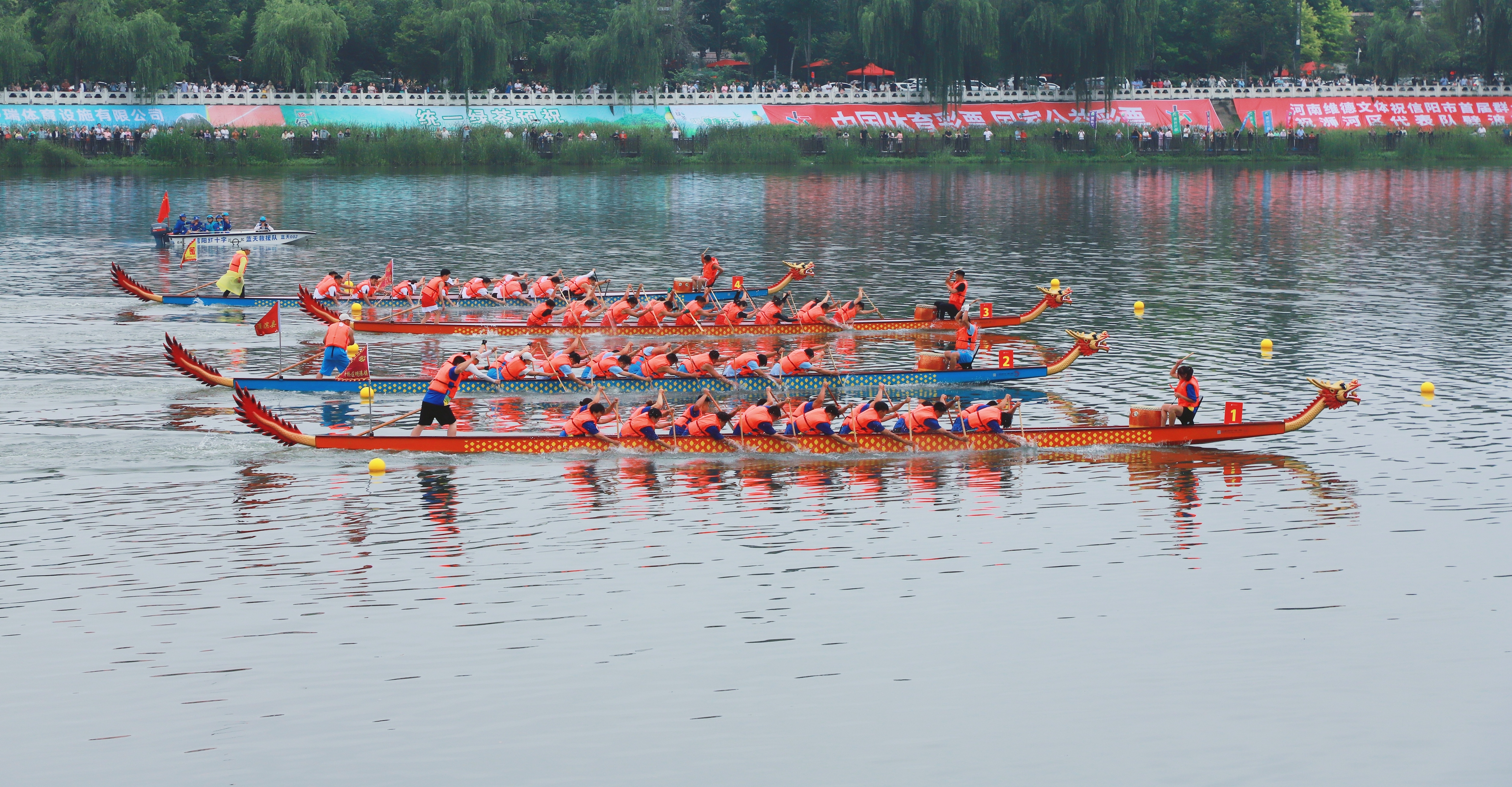 龙舟竞渡百舸争流商城县新时代龙舟队亮相信阳市首届群众龙舟大赛