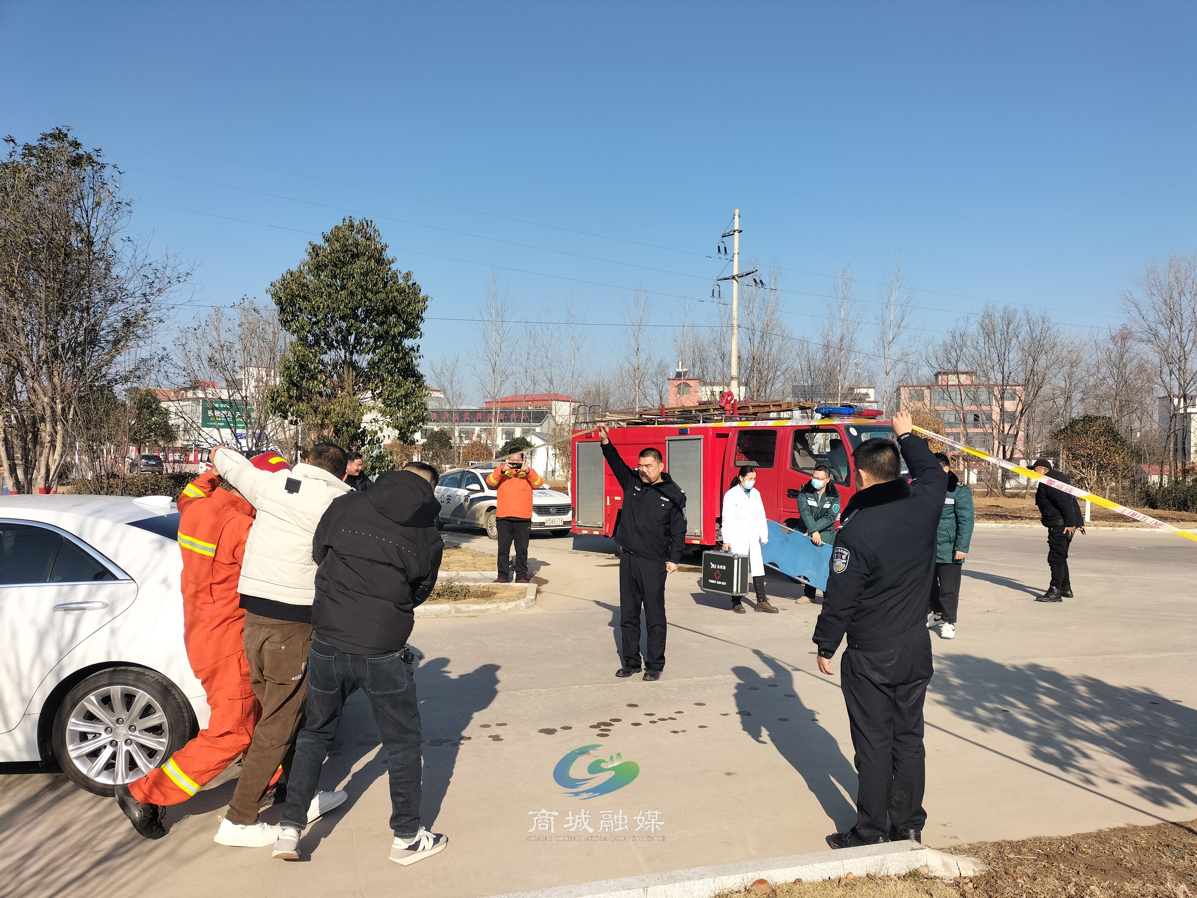 商城县上石桥镇开展道路交通事故应急救援综合演练活动