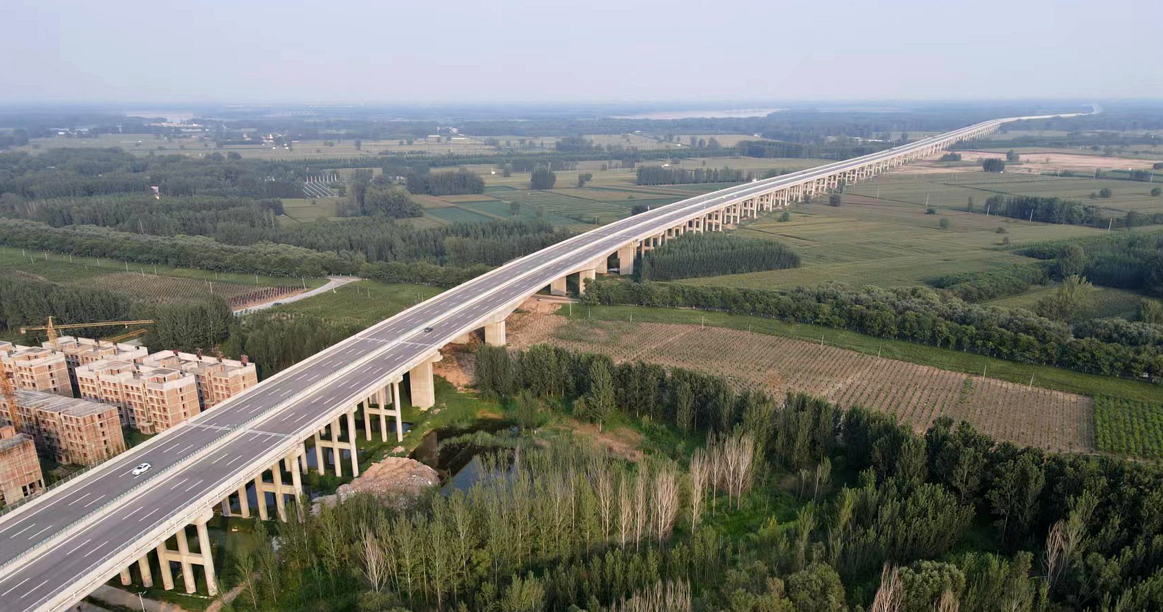 首页>台前县融媒体中心>正文>高速横贯黄河大堤 梁庆丰根石探测 崔洁