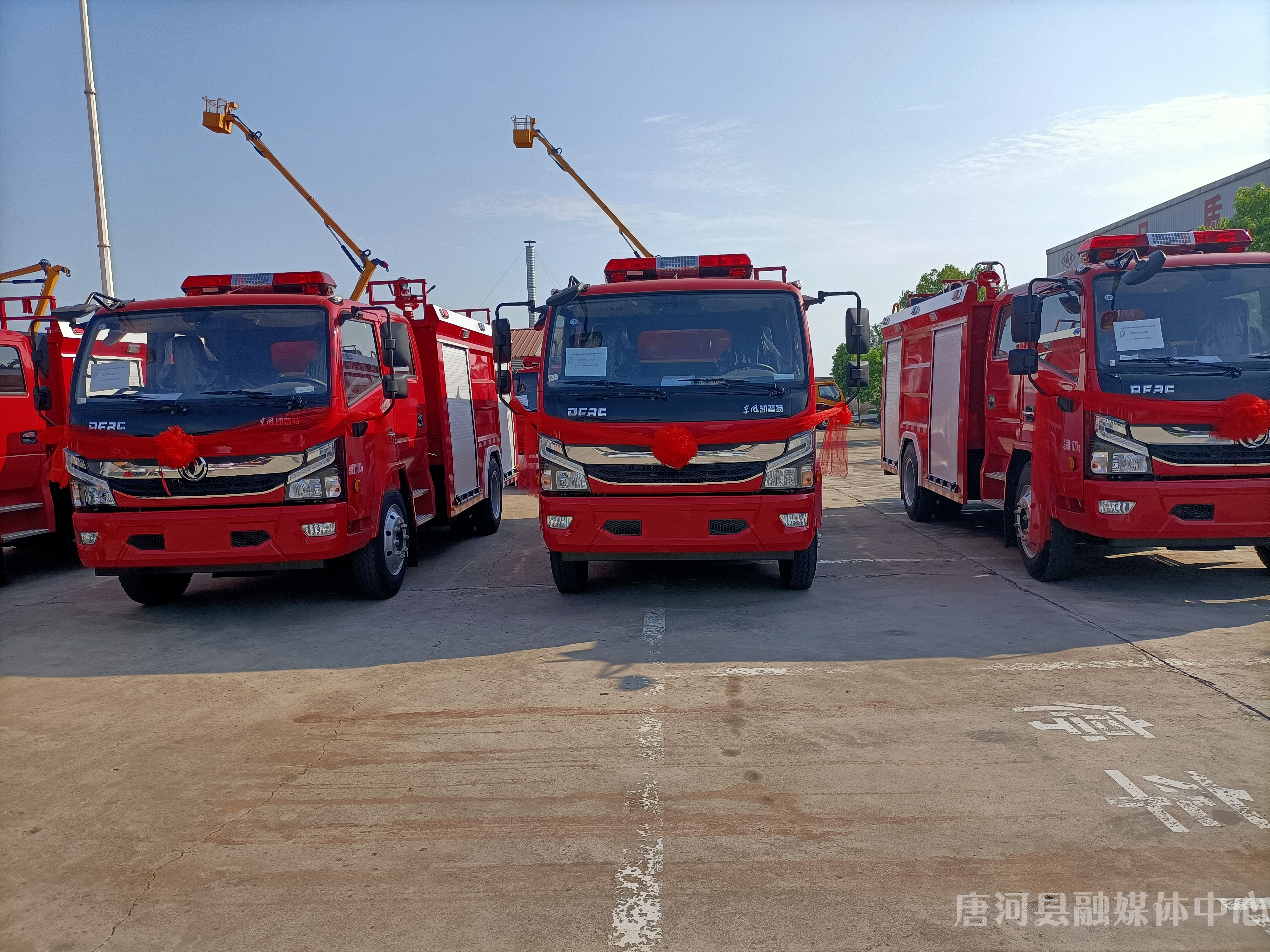 唐河县举行基层消防力量建设消防车交车仪式 (1).jpg