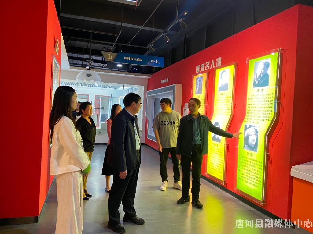 唐河县副县长陈华义到县科技馆视察指导工作