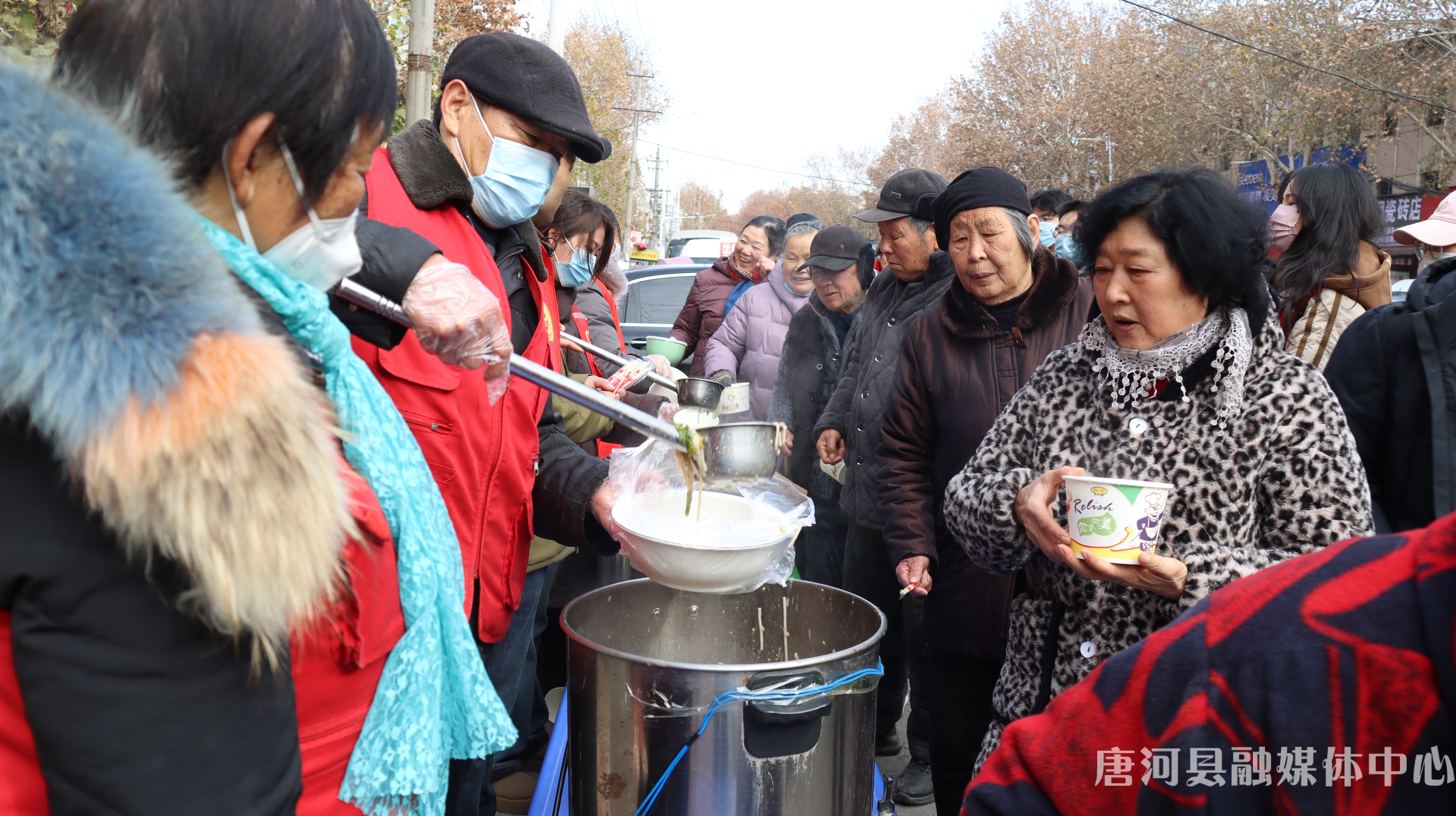 唐河：浓情腊八节 温暖唐河城 (1).jpg