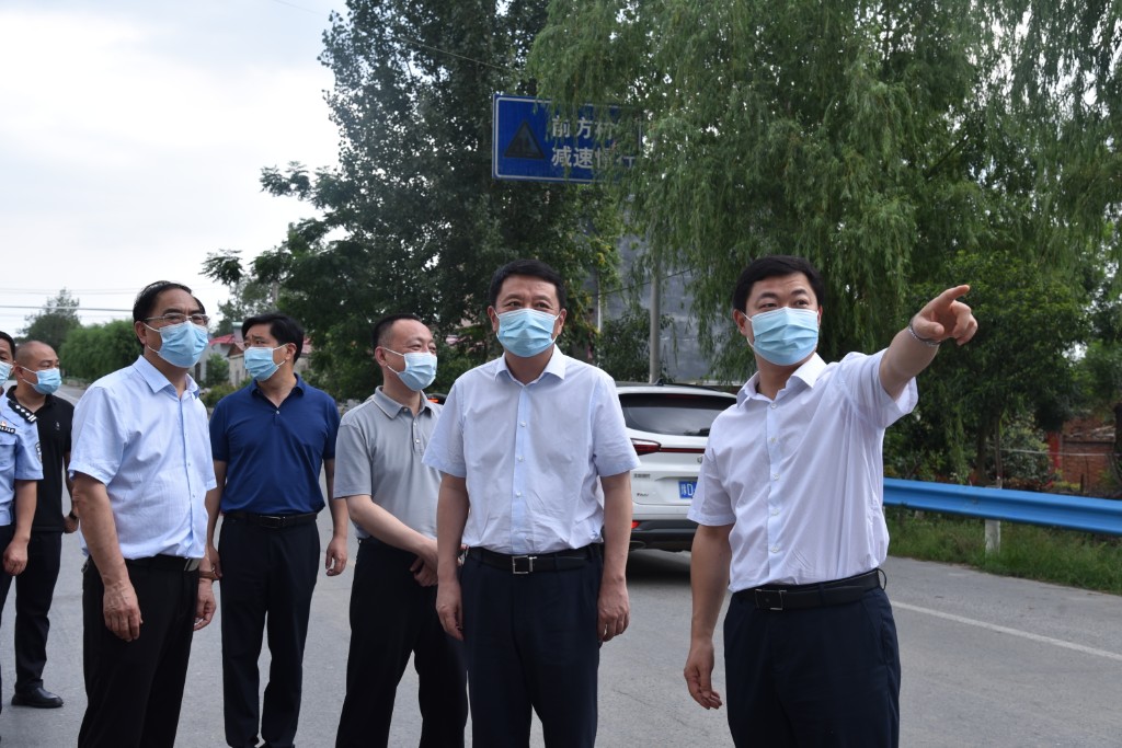 平顶山市市长赵文峰深入我市疫情防控卡点调研疫情防控工作