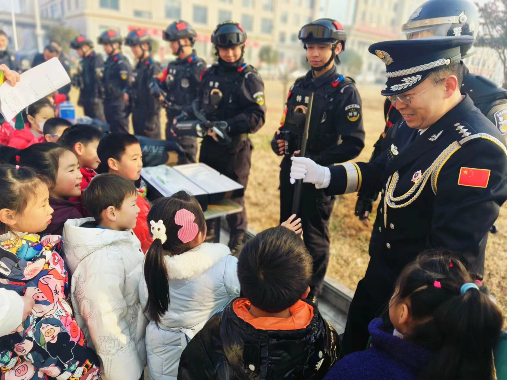 首页>舞钢市融媒体中心>正文>此次警察节活动,给平日里严肃的警营增添