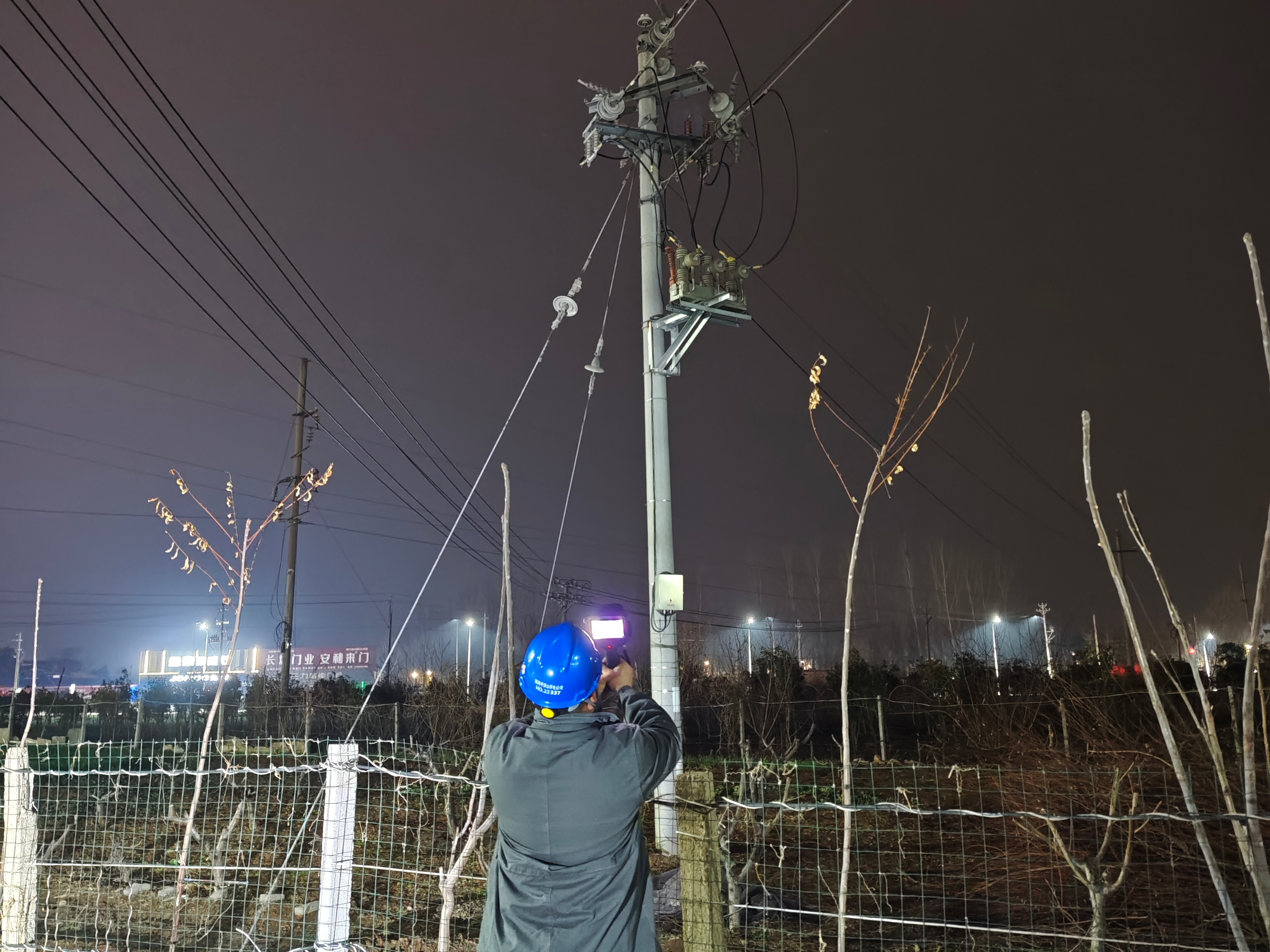 随着气温逐渐回暖,为保障用户安全可靠用电,舞钢市供电公司早规划,细