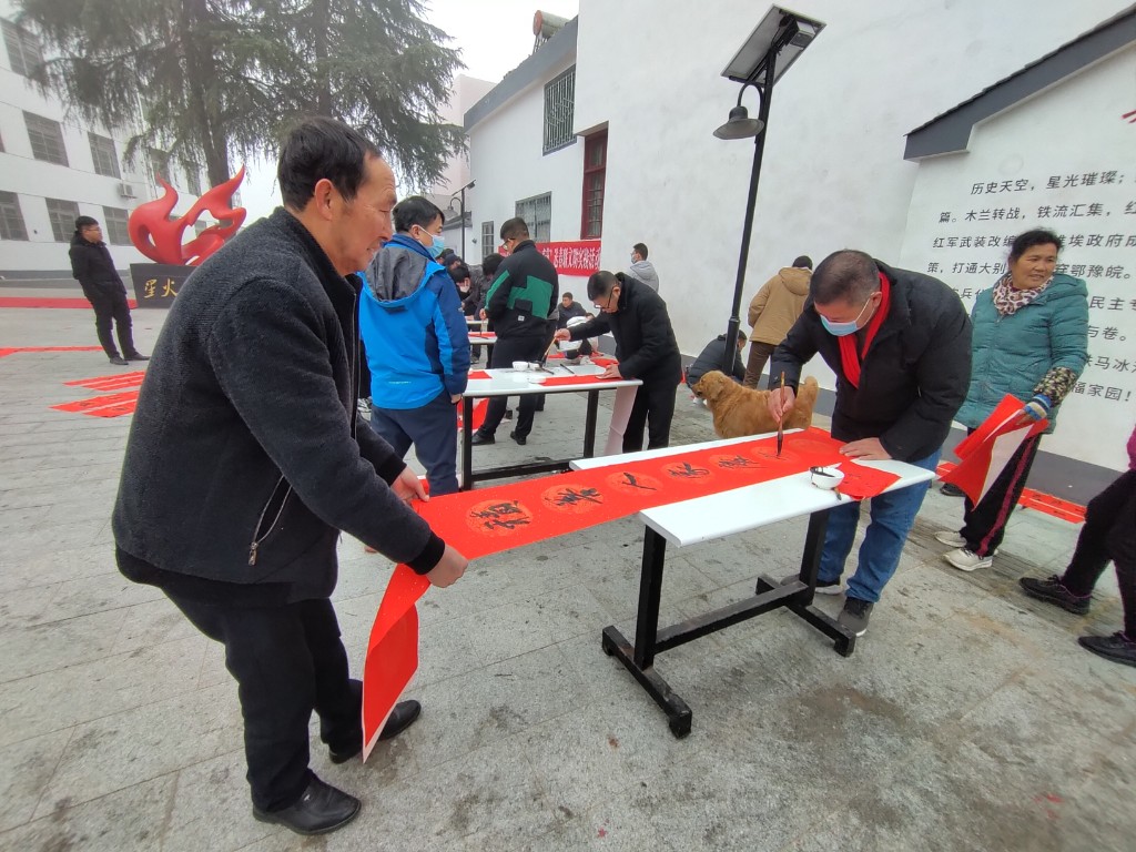 新县陈店乡举办我们的节日春节送春联文明实践活动