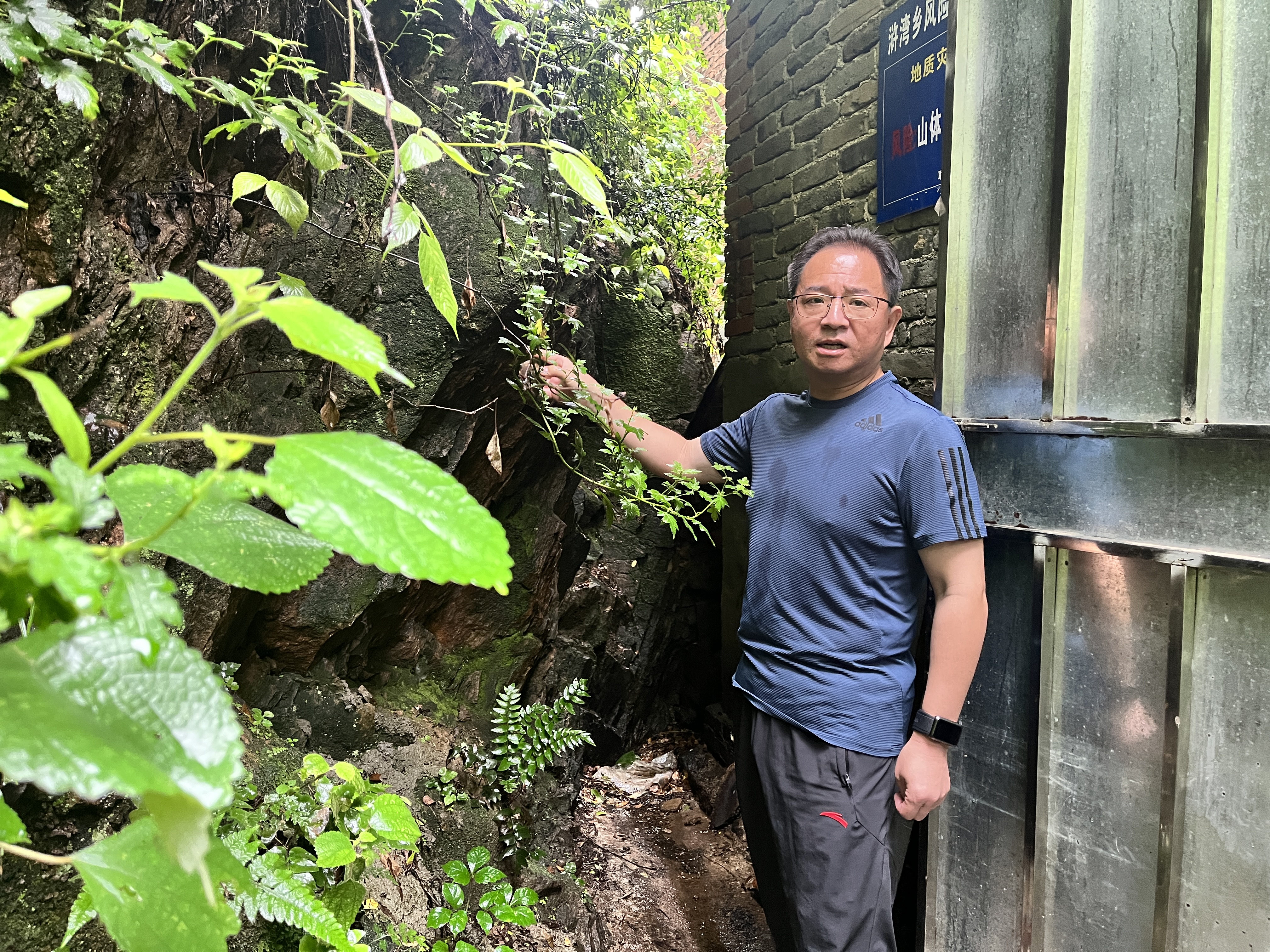 新县县长李晓亮到部分乡镇检查指导防汛备汛工作