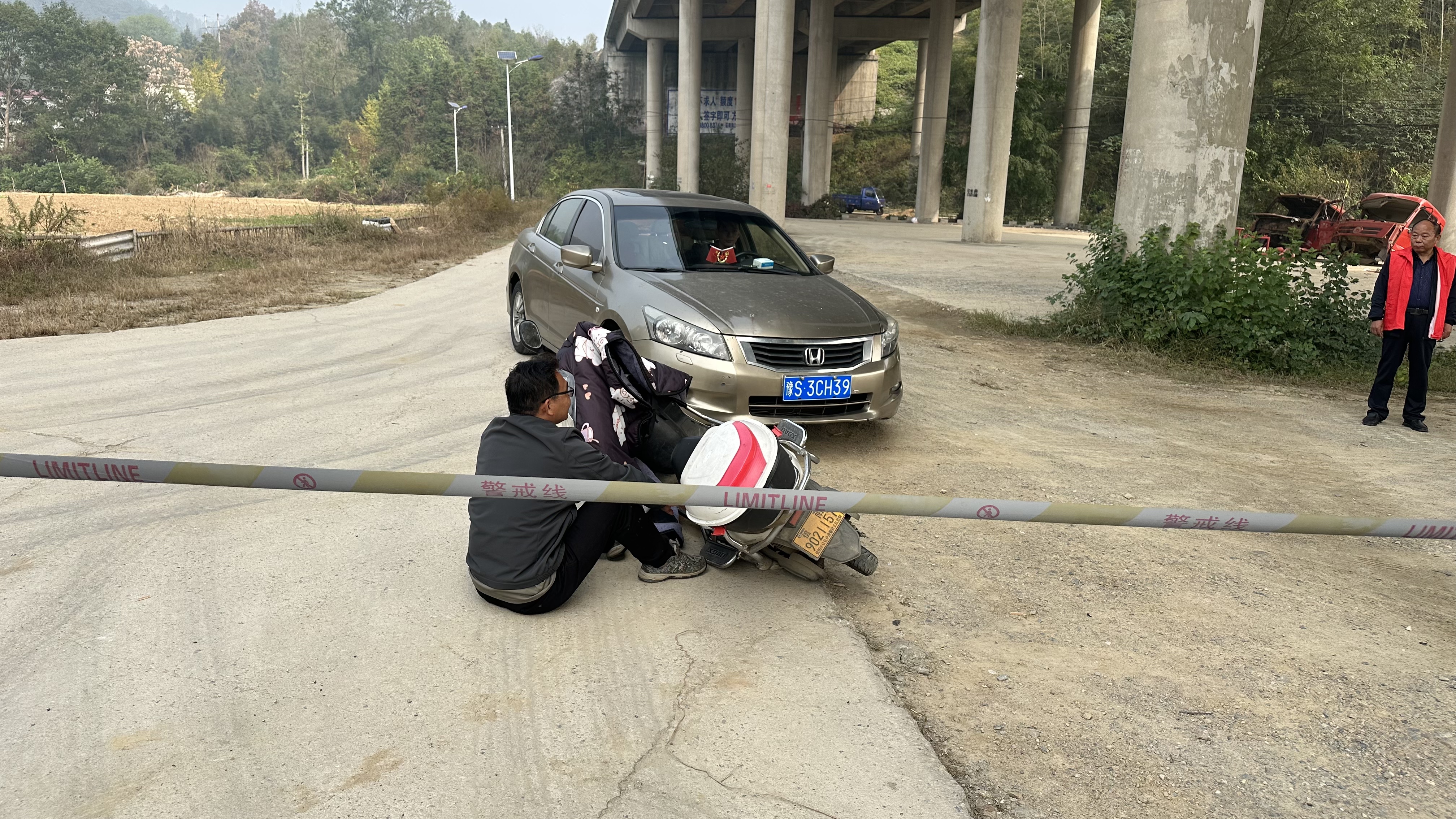 新县新集街道积极开展"全市安全日" 道路交通事故应急演练