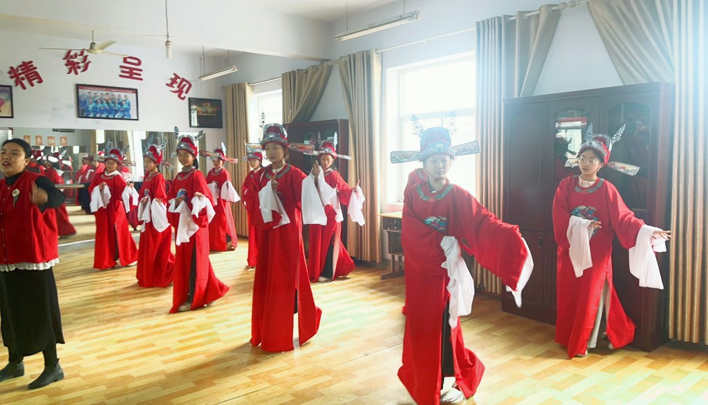 浚县实验初级中学开展"戏曲进校园 国粹浸书香"活动-大象网