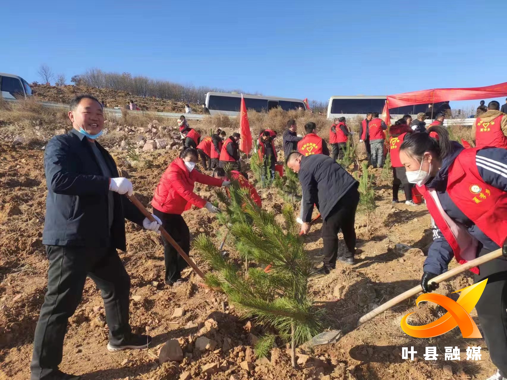 叶县夏李乡积极参加全县义务植树活动