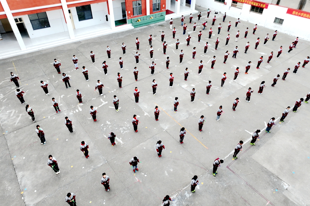 永城市南关小学:一条小跳绳 "跳"出大世界-大象网