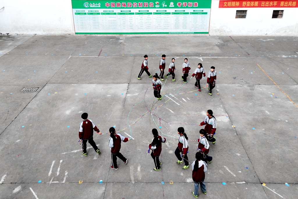永城市南关小学:一条小跳绳 "跳"出大世界-大象网