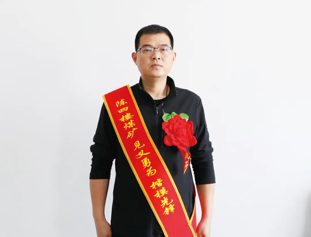 危机时刻,他纵身一跃