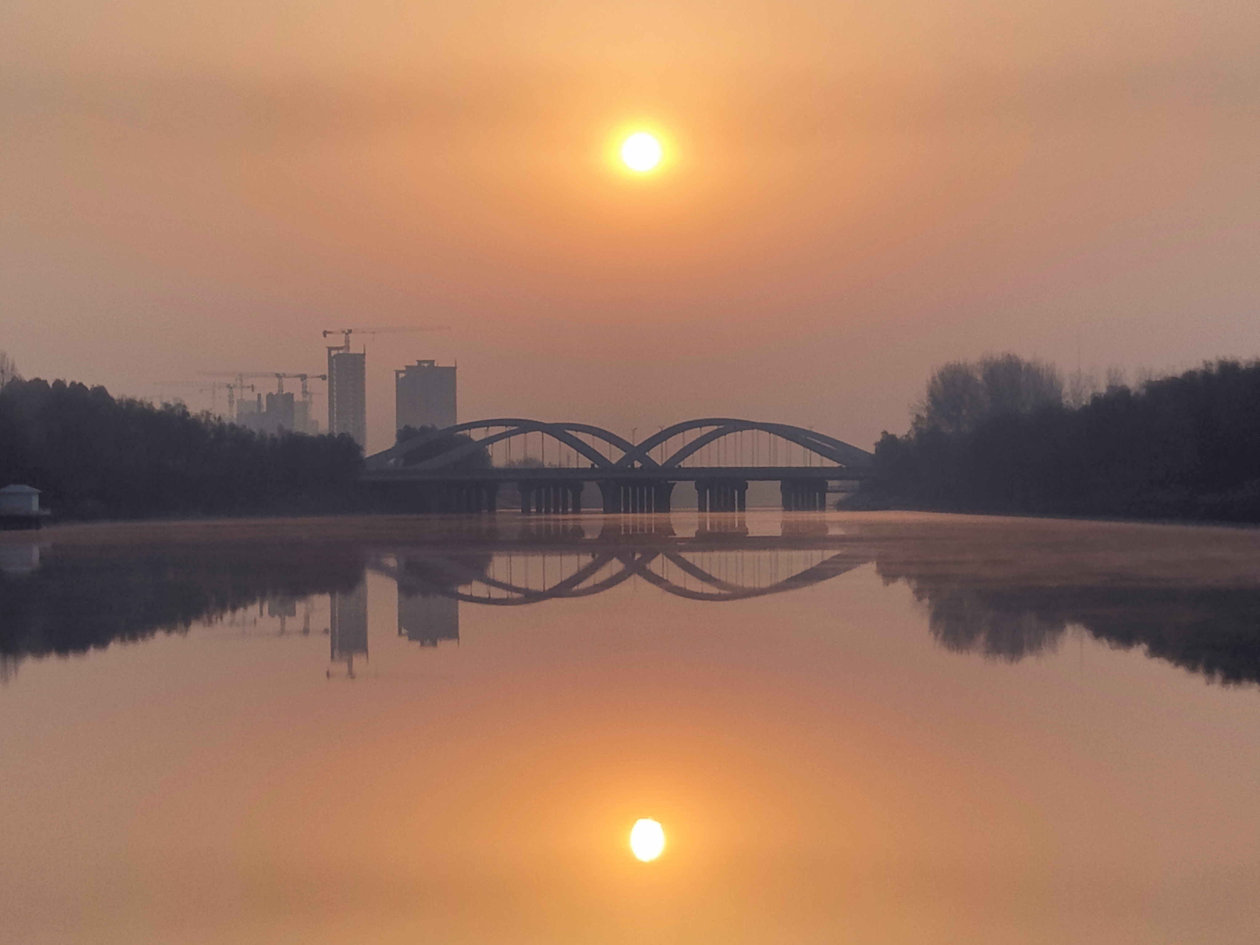 河南禹州日出晨霾散