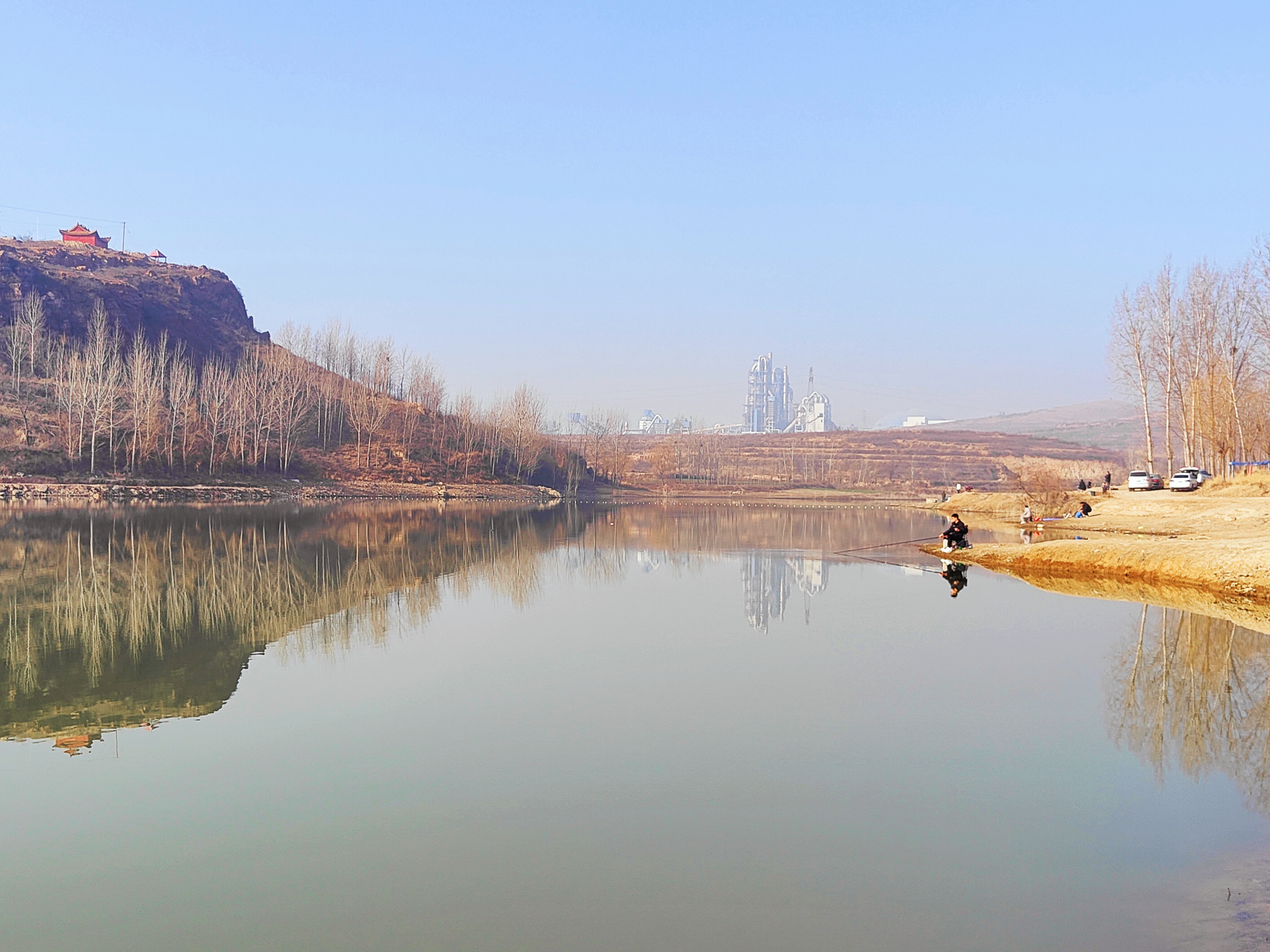 禹州市无梁镇月湾村:倒影美如画,垂钓享清闲!-大象网