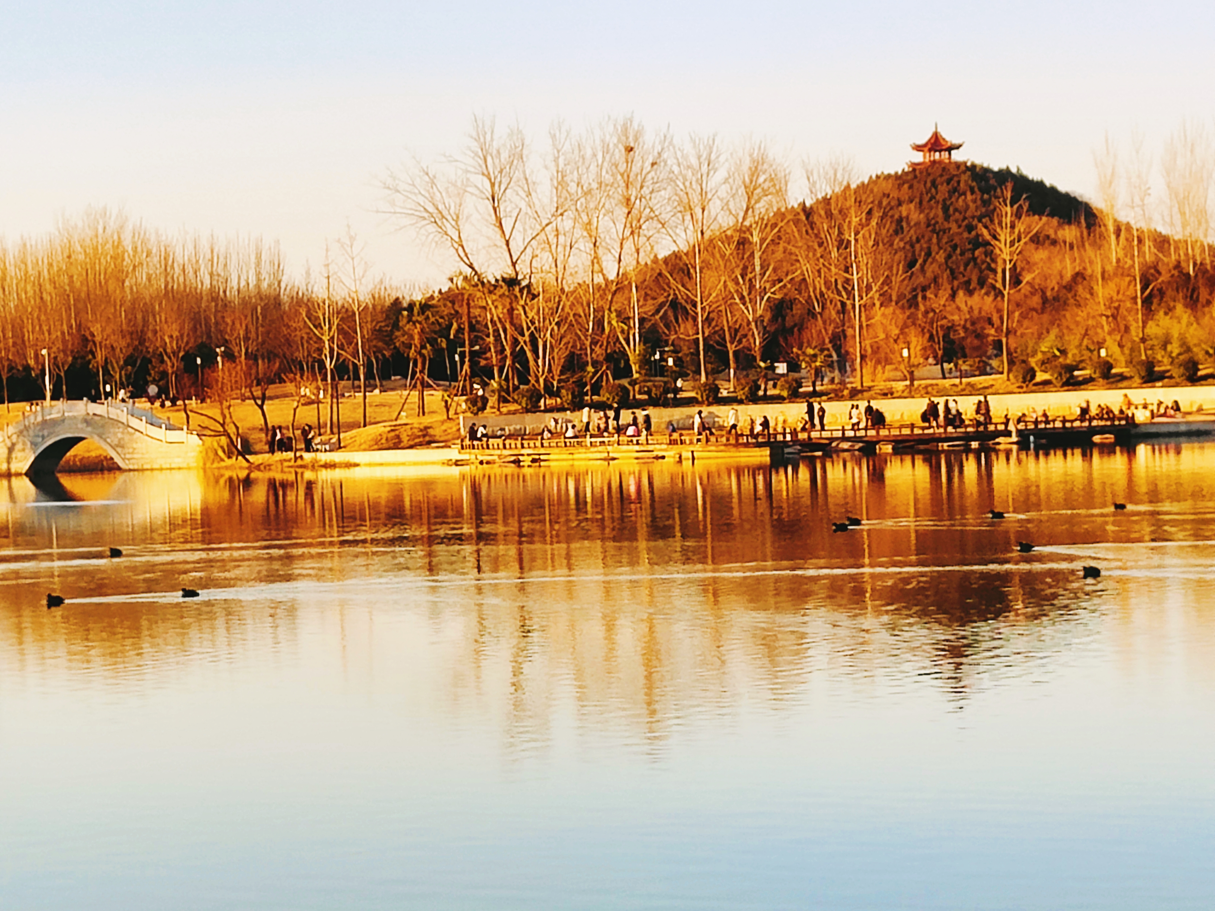 河南禹州夕阳余晖映碧水禹王湖景别样美