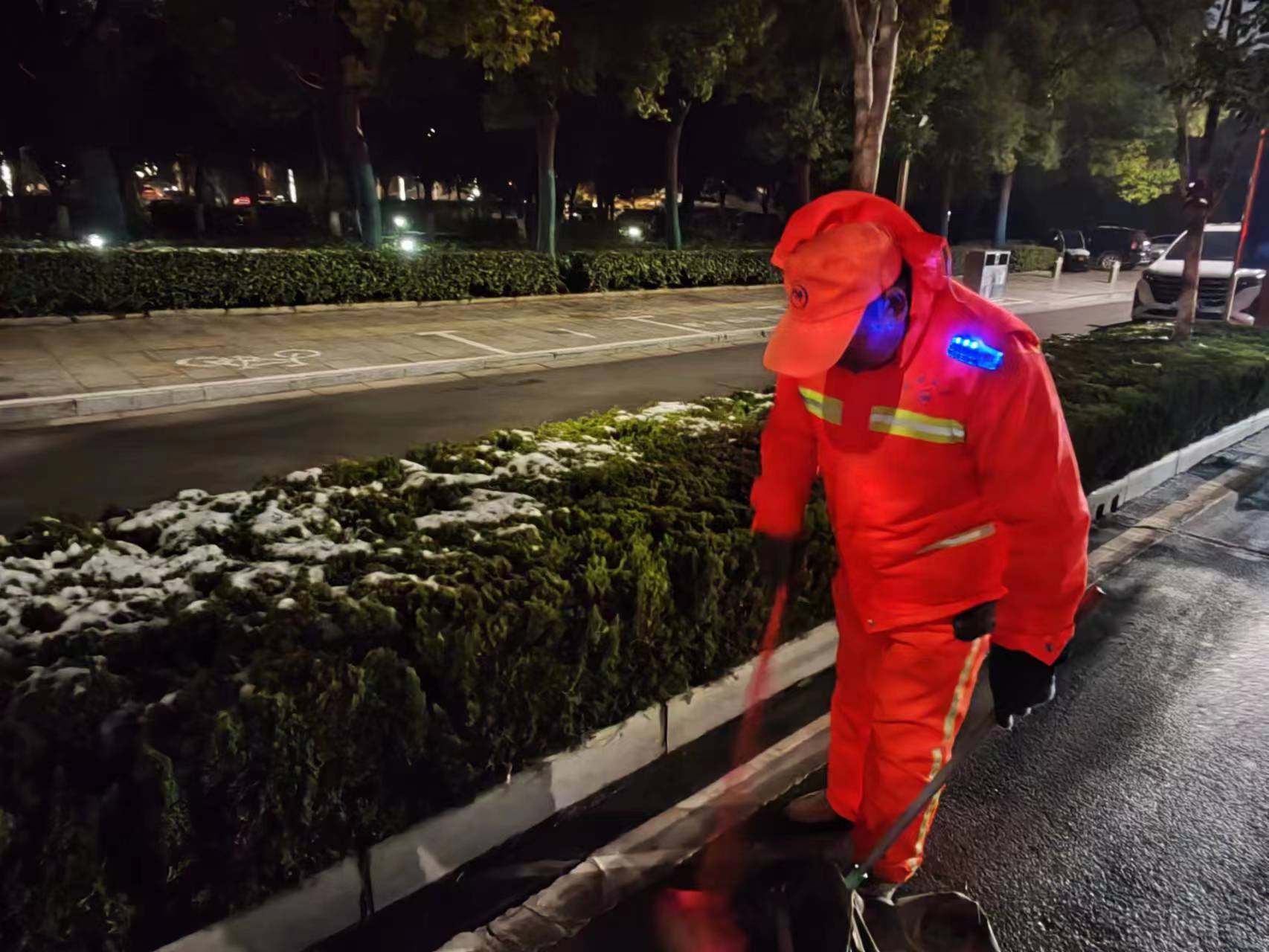 禹州小小闪肩灯守护环卫工