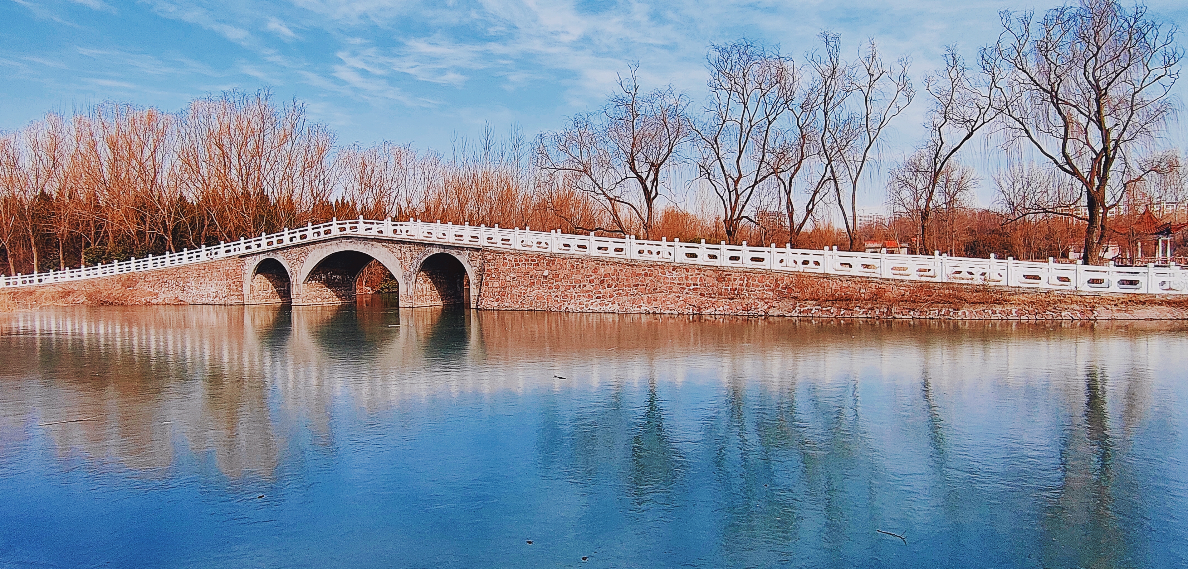 禹州水面现冰凌颍湖别样美