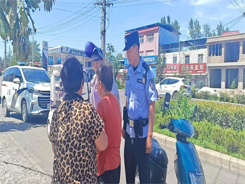 火龙派出所救助迷路老人.png